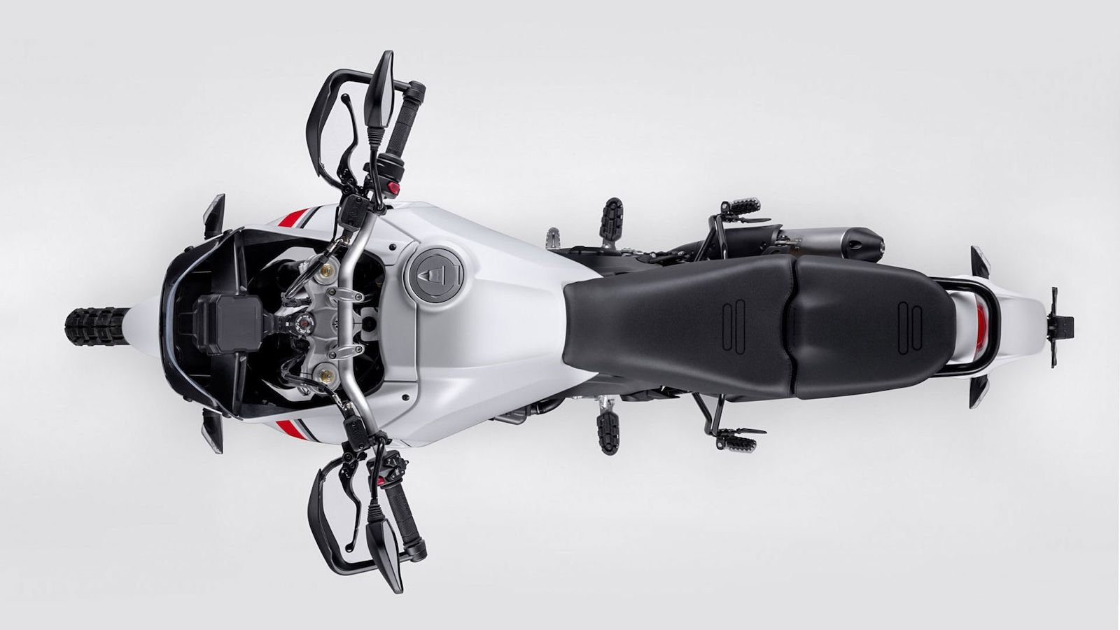 Ducati Desert X: Με τροχούς 21-18 και δεύτερο ρεζερβουάρ 8 λίτρων