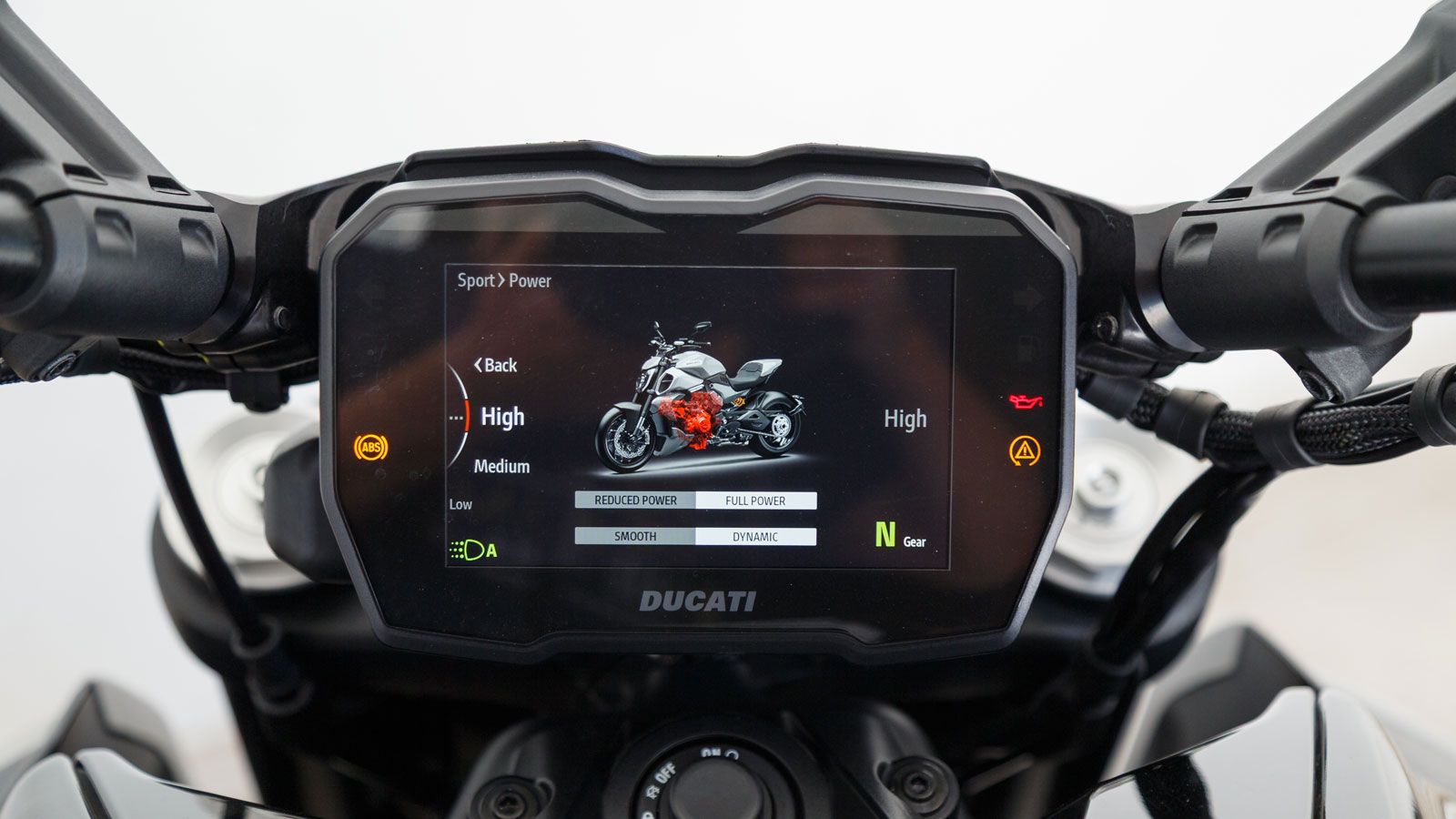 TFT οθόνη 5 ιντσών.