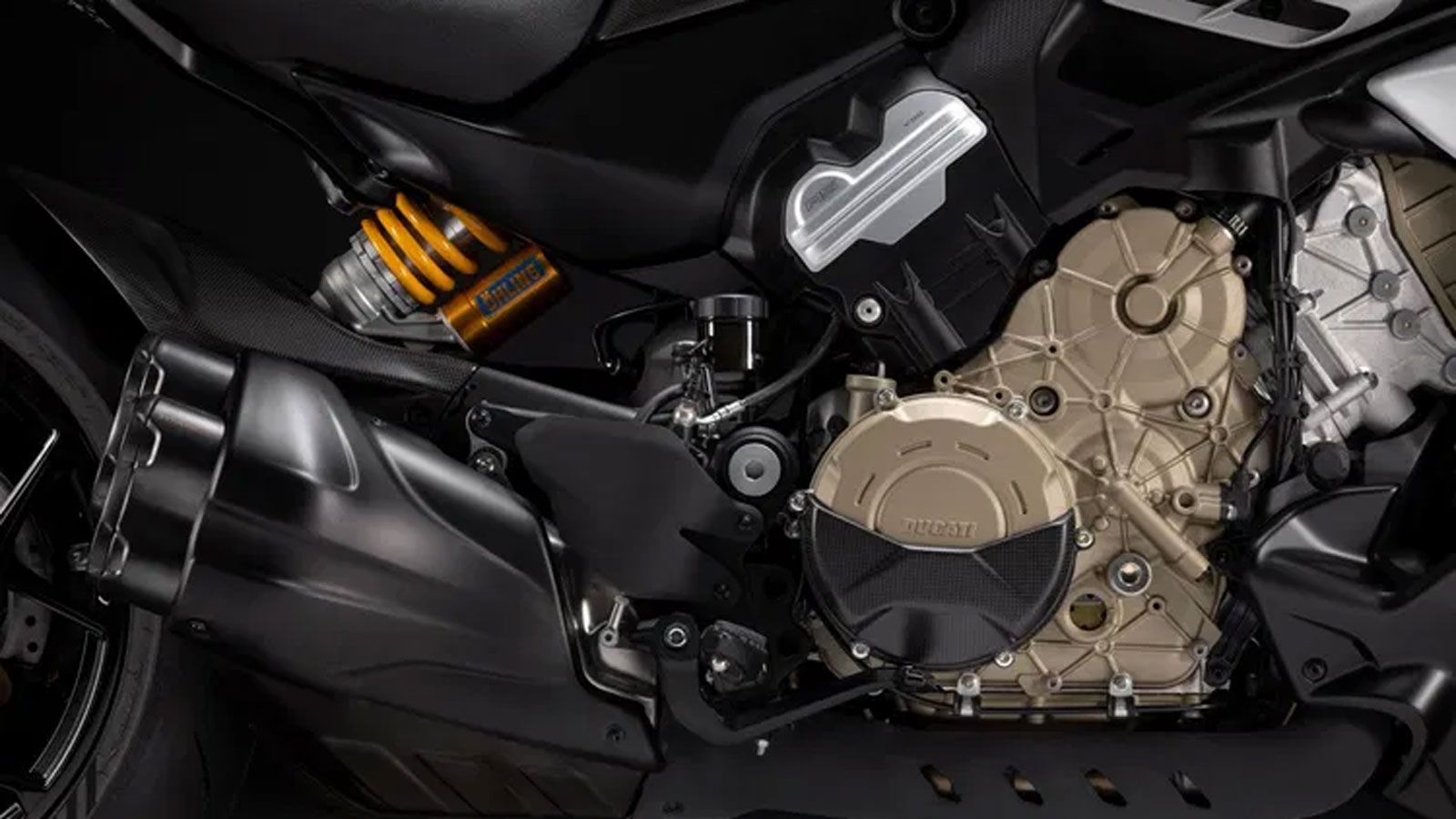 Η νέα Ducati Diavel V4 RS γίνεται η πιο δυνατή και επιθετική έκδοση της σειράς, με τον τετρακύλινδρο Desmosedici Stradale 1.103 κ.εκ. να αποδίδει 179 