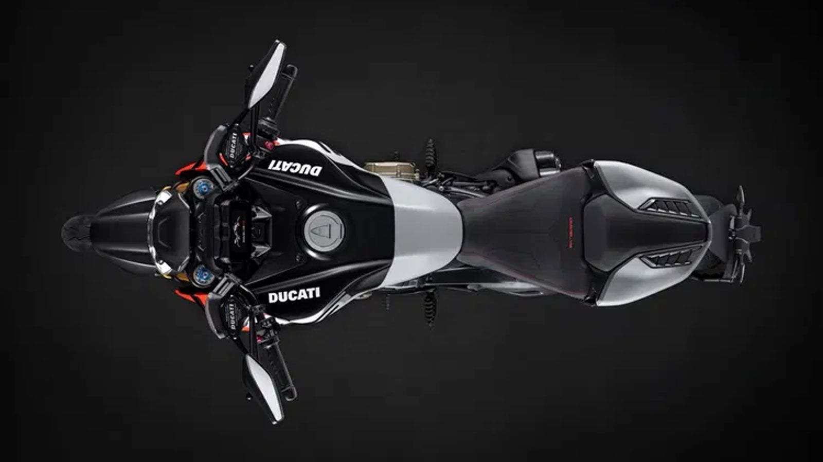 Η παρουσία του Race Mode είναι η πρώτη στην ιστορία της σειράς Diavel, προσφέροντας ρυθμίσεις για πίστα. Στάνταρ είναι τα Ducati Traction Control, Whe