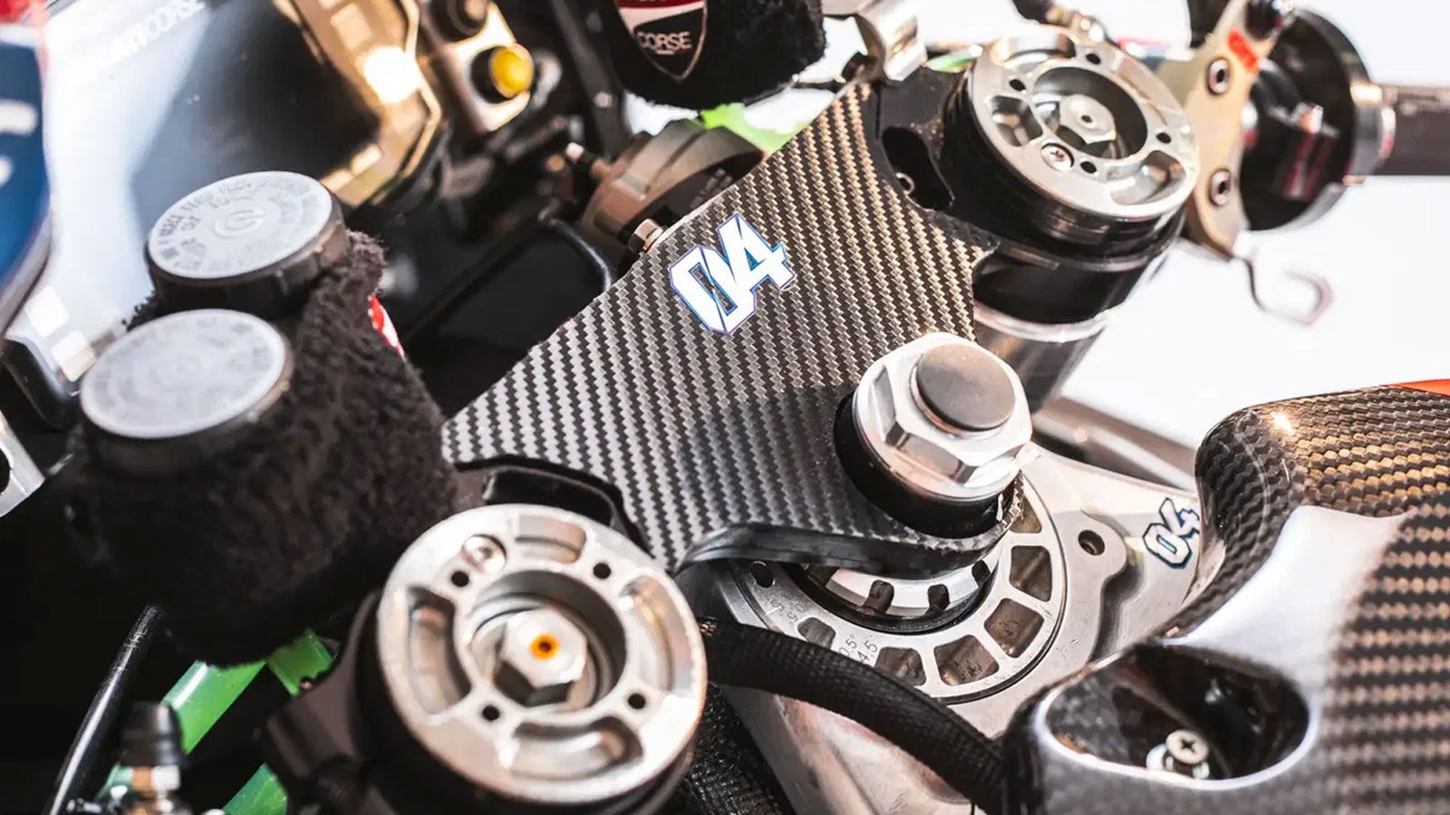 Η GP19 αγοράστηκε απευθείας από τη Ducati Corsa στη Μπολόνια και συνοδεύεται από Πιστοποιητικό Αυθεντικότητας υπογεγραμμένο από τον Paolo Ciabatti.