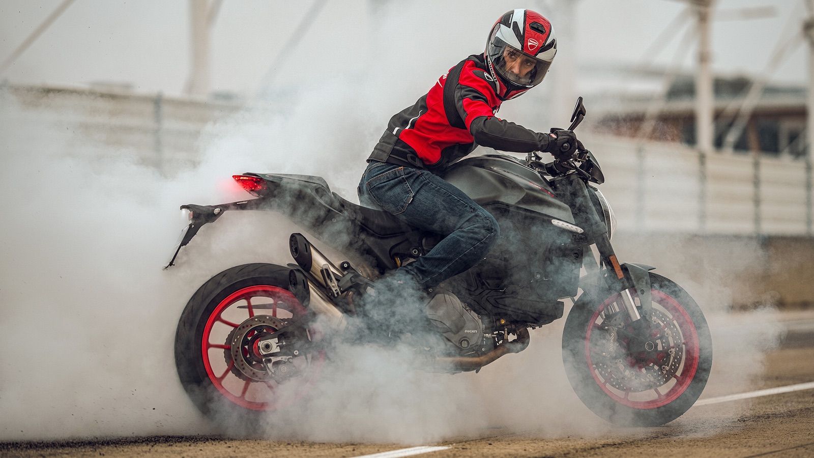 Ducati Monster: Πιο μυώδες με 18 λιγότερα κιλά και μεγαλύτερη ιπποδύναμη