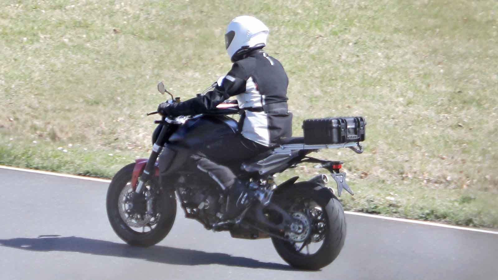 Κατασκοπευτικές φωτογραφίες.