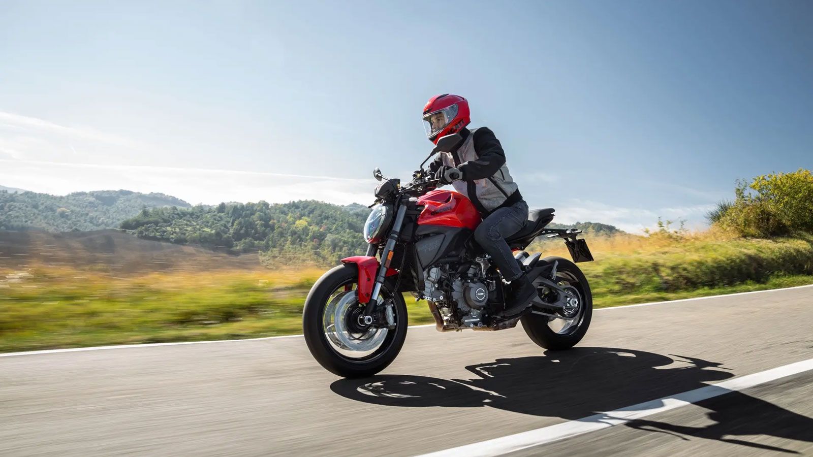 Η νέα Monster 2026 διαθέτει ένα από τα πιο εξελιγμένα ηλεκτρονικά πακέτα της κατηγορίας. Η μονάδα IMU έξι αξόνων υποστηρίζει Cornering ABS, Ducati Tra