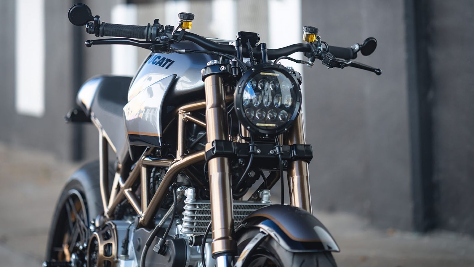 Ducati Monster S2R 1000: Όνειρο αναλογικής νυκτός, «πειραγμένη» παντού πλην του κινητήρα