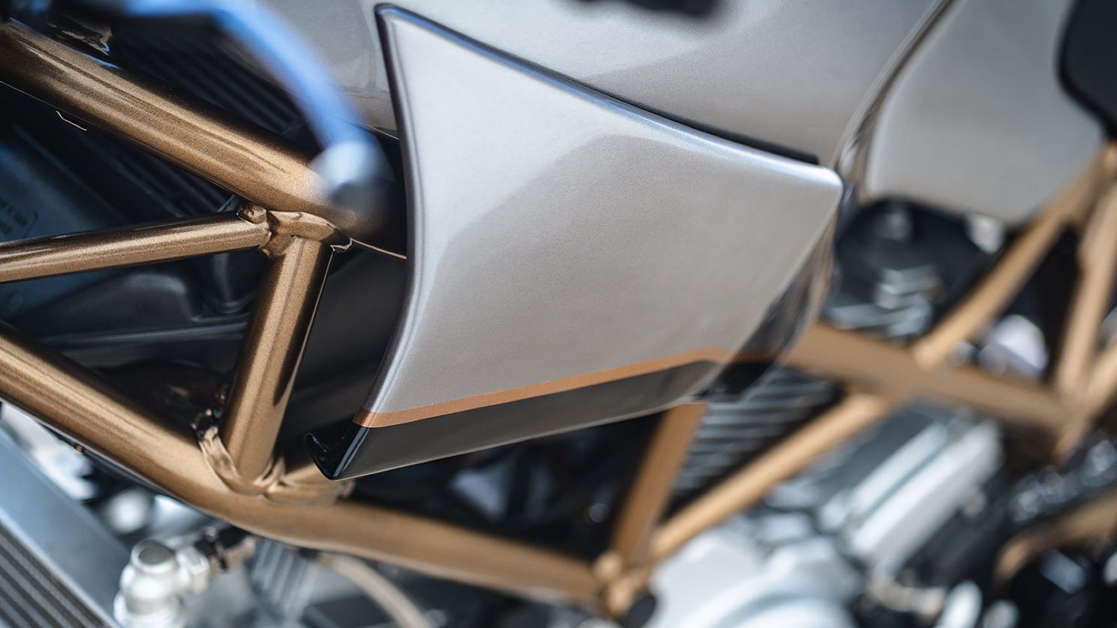 Ducati Monster S2R 1000: Όνειρο αναλογικής νυκτός, «πειραγμένη» παντού πλην του κινητήρα