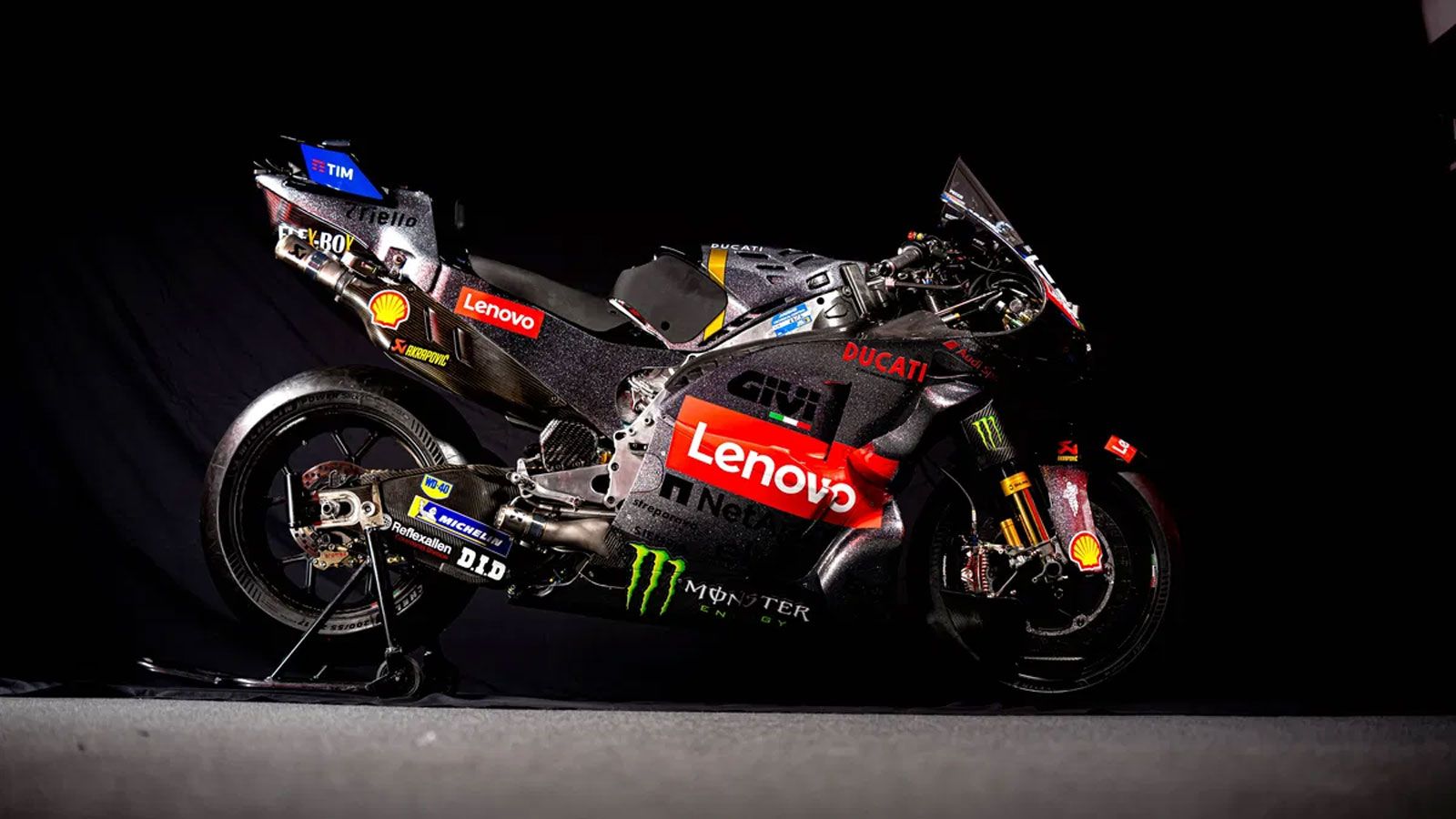  Οι μοτοσυκλέτες, που χρησιμοποιούνται από τον Francesco Bagnaia και τον Nicolo Bulega, αποτελούν το πρώτο δημόσιο δείγμα της επόμενης σεζόν και σηματ