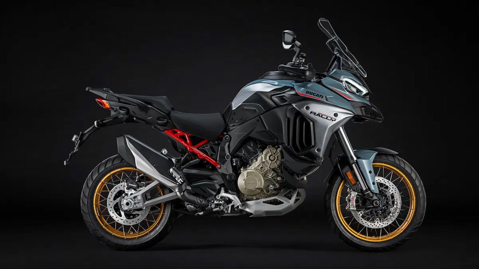 Η Multistrada V4 Rally 2026 θα διατεθεί στην Ευρώπη από τον Νοέμβριο του 2025, με επεκτάσεις σε άλλες αγορές στις αρχές του 2026.
