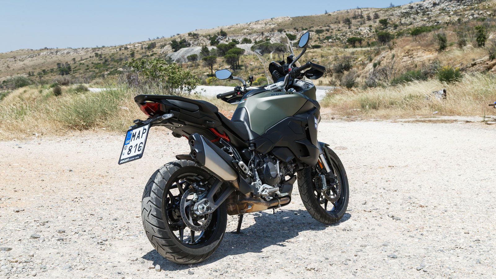 Μεγάλα διεθνή ταξίδια, φιδίσιες, γεμάτες αδρεναλίνη διαδρομές και commuting, συγκλίνουν στο όνομα Multistrada. Με την τιμή της έκδοση S να αγγίζει τα 