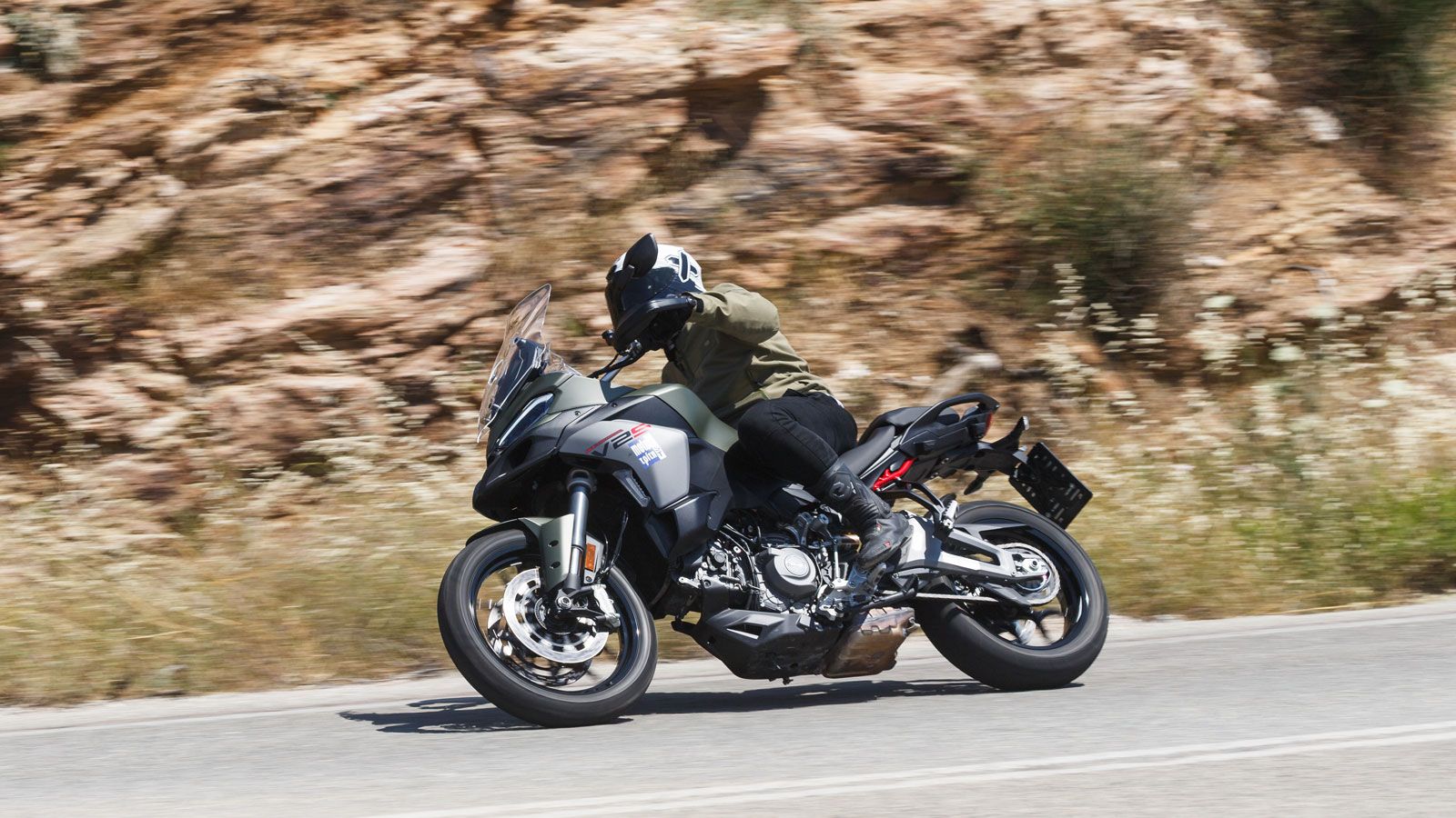 Ριζικά αλλαγμένη βγήκε από το εργοστάσιο του Borgo Panigale η νέα Ducati Multistrada V2S, λησμονώντας στοιχεία σκαλισμένα στην καρδιά κάθε Ducatisti, 