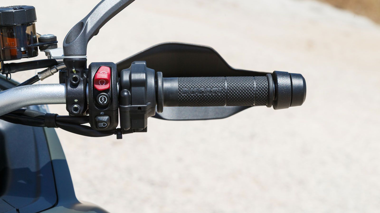 Δεξιός διακόπτης.