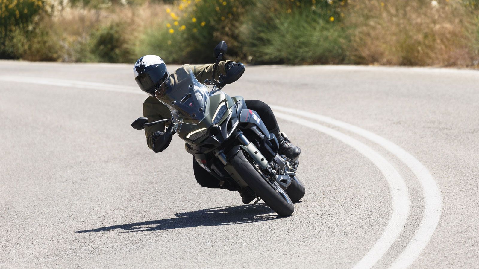 Η Ducati φροντίζει πάντοτε να βρίσκεται στην 1η γραμμή των τεχνολογικών εξελίξεων στον κόσμο της μοτοσυκλέτας, με μοντέλα που διατηρώντας το αγωνιστικ