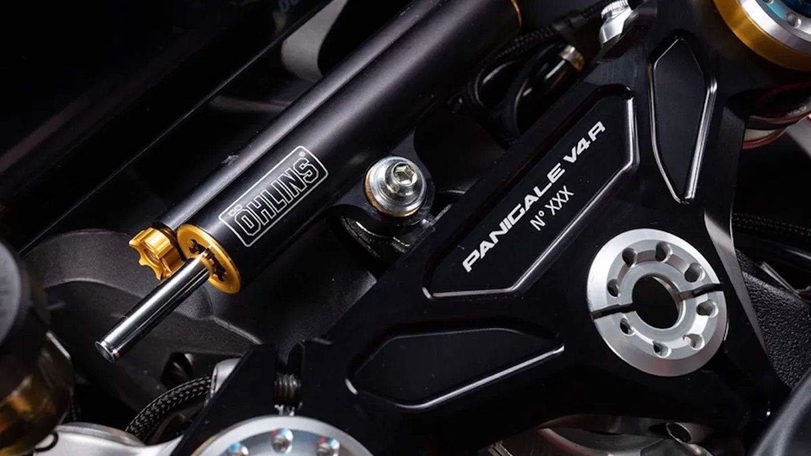  Το ύψος του πίσω τροχού αυξήθηκε από 13 mm σε 32,4 mm, δίνοντας μεγαλύτερο εύρος ρύθμισης στο σετάρισμα. Στα συν, η Ducati εξοπλίζει τη μοτοσυκλέτα μ