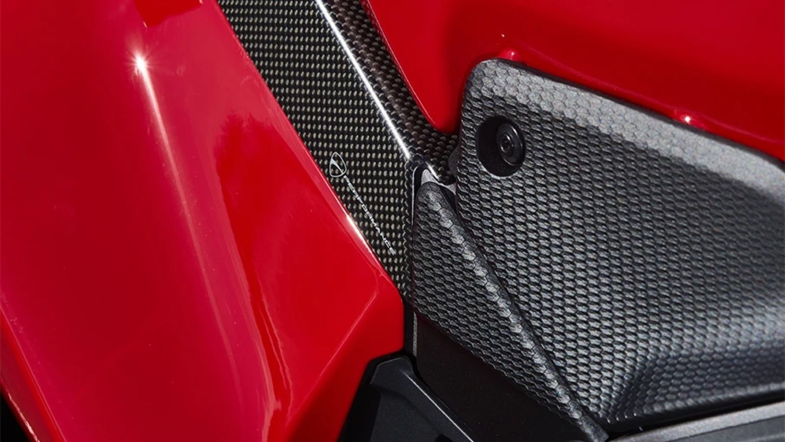 Ducati Panigale V4 S: Νέες, πιο εξωτικές εκδόσεις Carbon και Carbon Pro