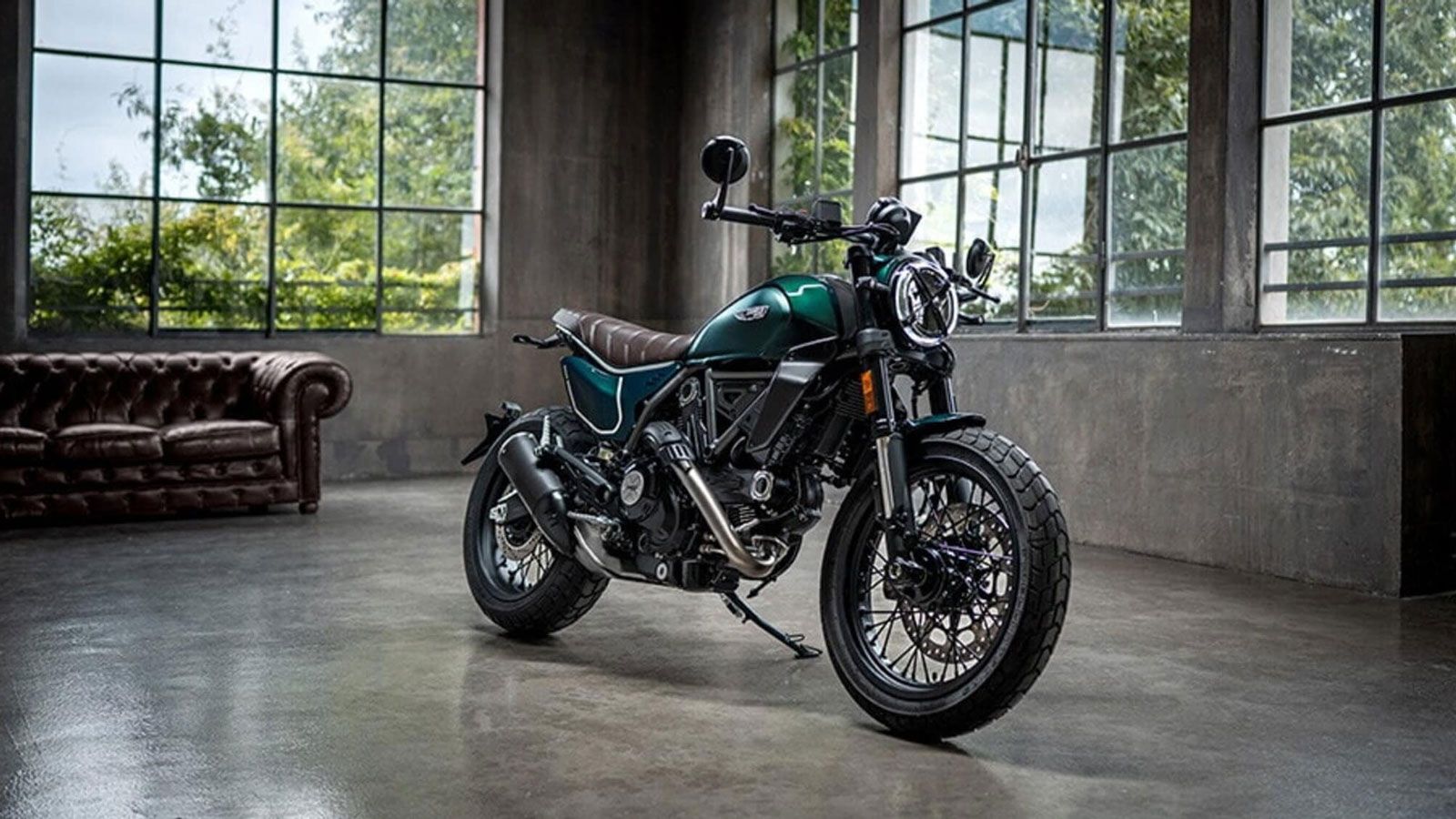 Η Ducati παρουσίασε τη νέα Scrambler Nightshift MY 2026, με την εντυπωσιακή απόχρωση Emerald Green που σχεδιάστηκε από το Ducati Style Centre. 