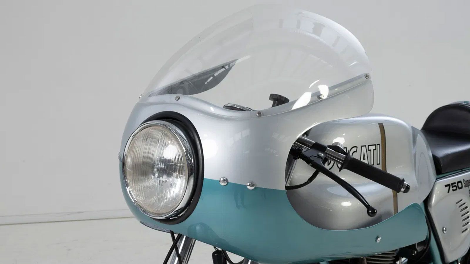 Μια από τις πιο σπάνιες και θρυλικές μοτοσυκλέτες της ιταλικής εταιρείας, η Ducati 750 SS του 1974, άλλαξε χέρια για το αστρονομικό ποσό των περίπου 1