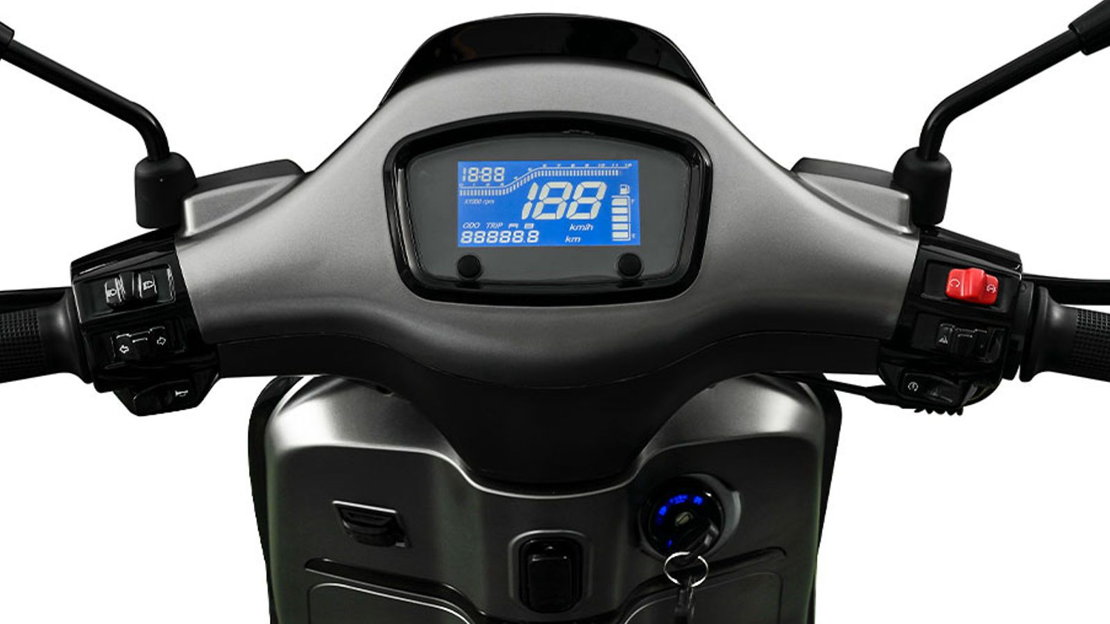 Στον εξοπλισμό περιλαμβάνεται ψηφιακός πίνακας οργάνων LCD, με όλες τις βασικές ενδείξεις, καθώς και θύρα USB, ώστε ο αναβάτης να μπορεί να φορτίζει τ