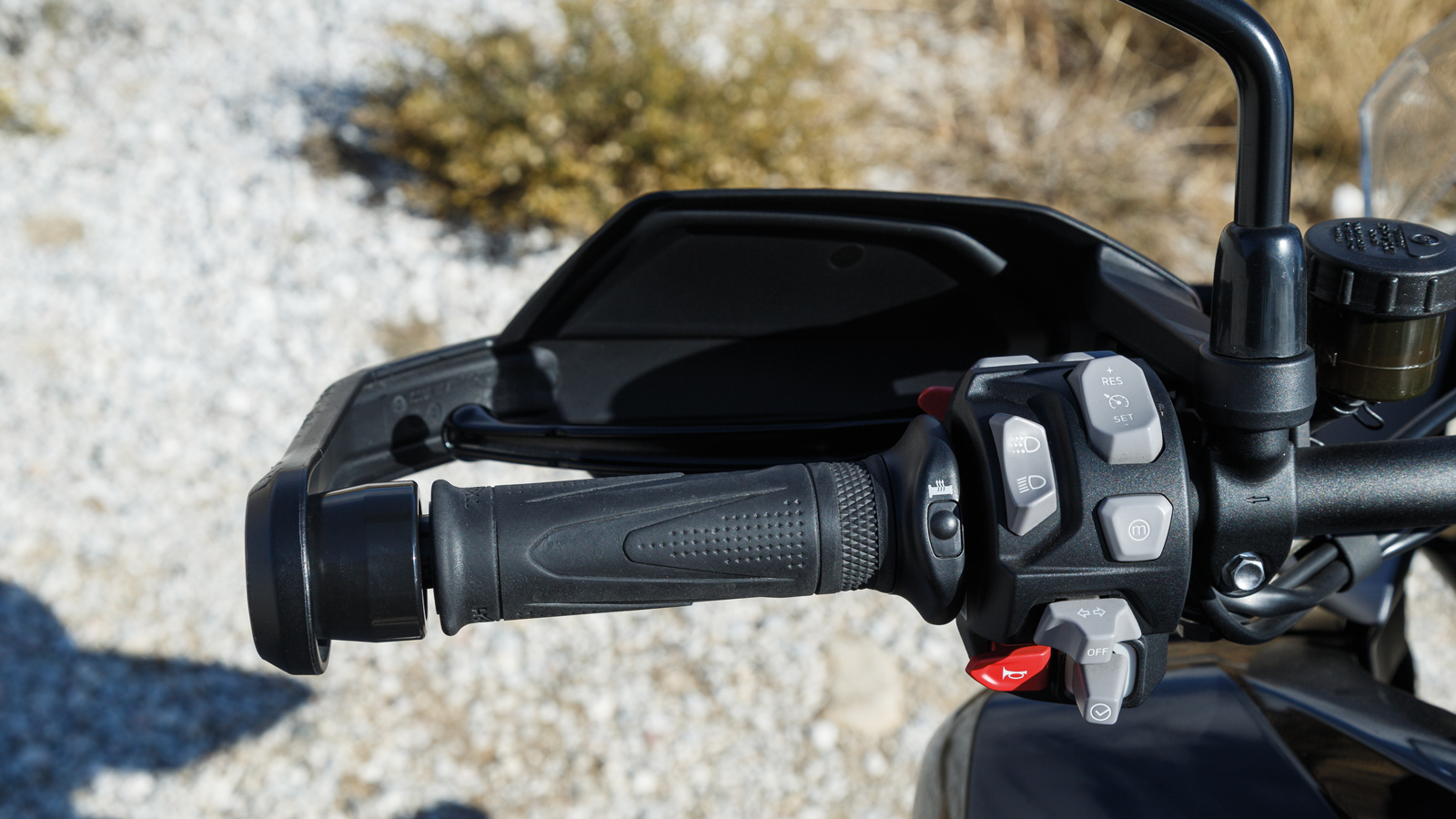 Για την περιήγηση στο μενού επιλογών υπεύθυνος είναι ένα μοχλός κατευθύνσεων (joystick).