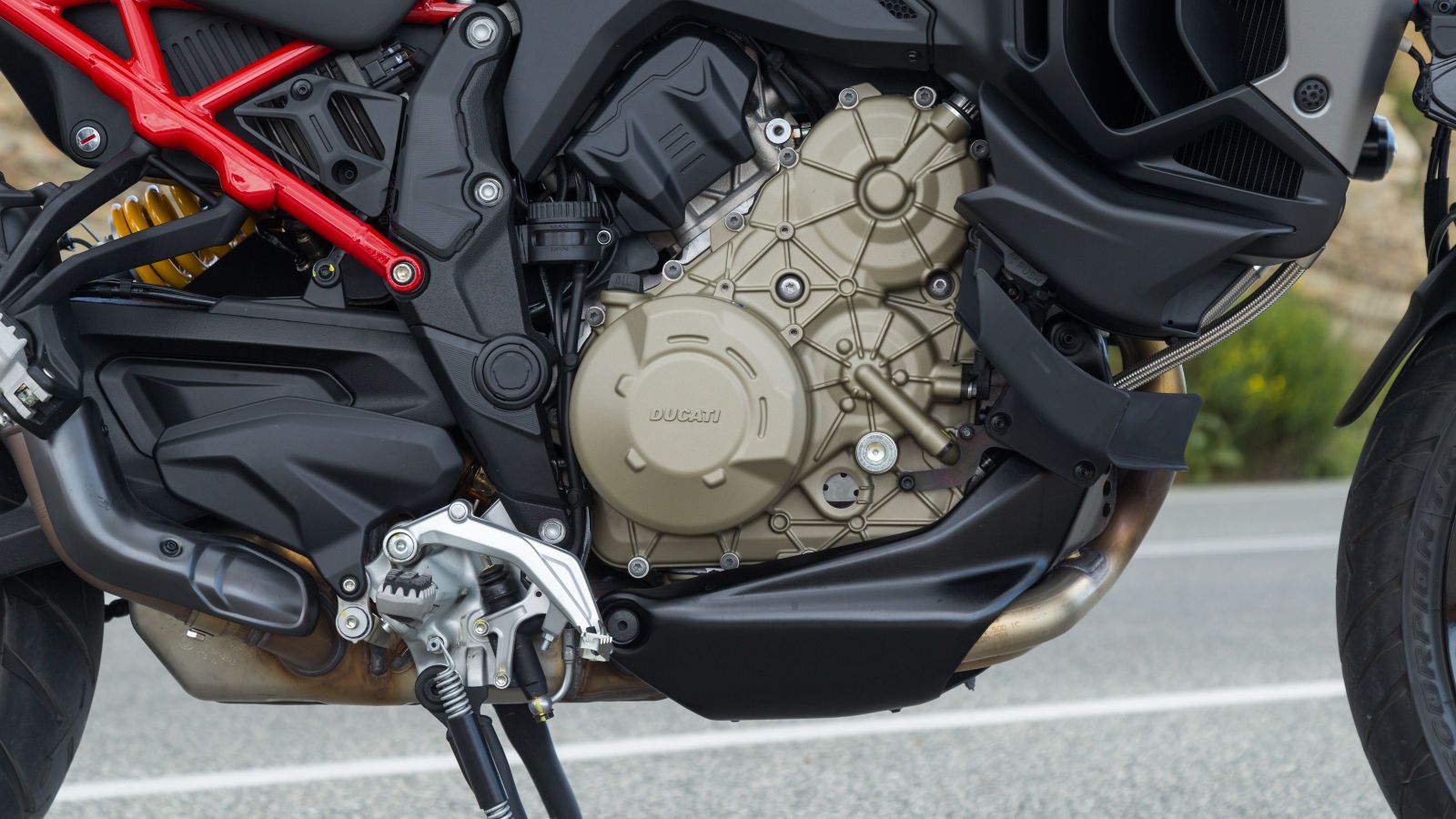 170 καθαρόαιμοι ίπποι στις 10.500σαλ με μέγιστη ροπή 12,75kg-m στις 8.750σαλ. είναι νούμερο που δεν χωρούν αμφισβήτησης