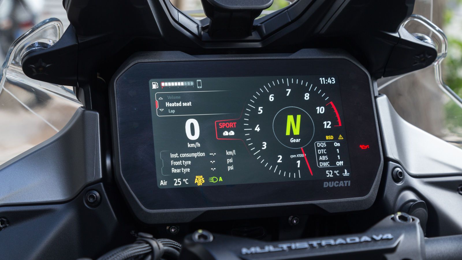 Η έγχρωμη οθόνη TFT 6,5 ιντσών προσφέρει μέγιστη ευκρίνεια και αποτελεσματικό έλεγχο όλων των παραμέτρων