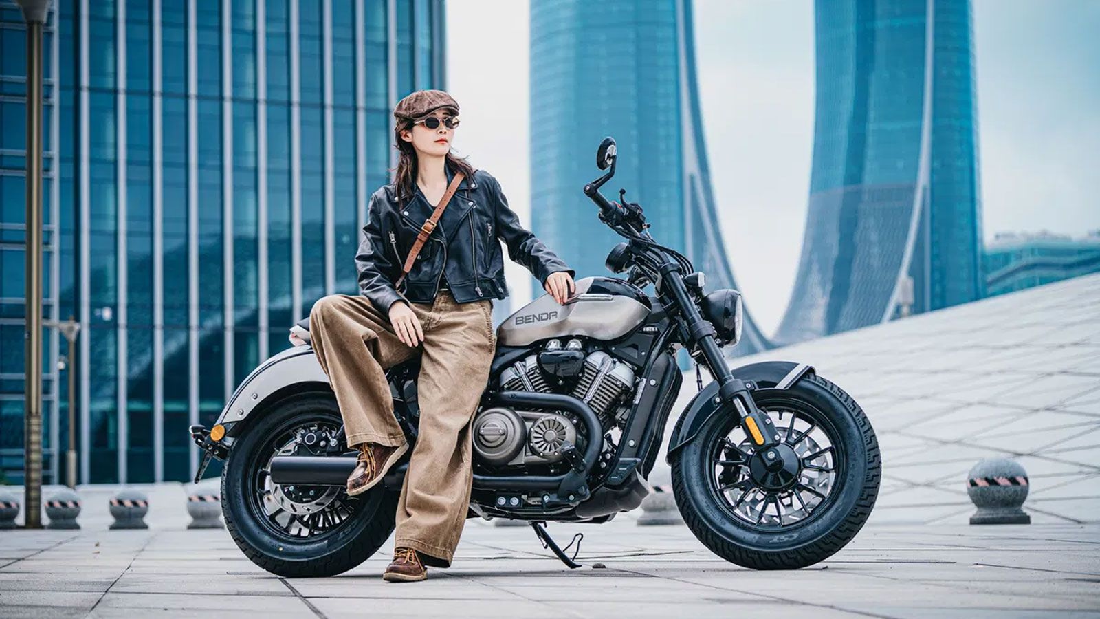 Το Rock 250 CVT συνδυάζει έναν V-twin 249 κ.εκ. με CVT μετάδοση, κάτι που συναντάμε πιο συχνά σε scooter και σχεδόν καθόλου σε cruiser.