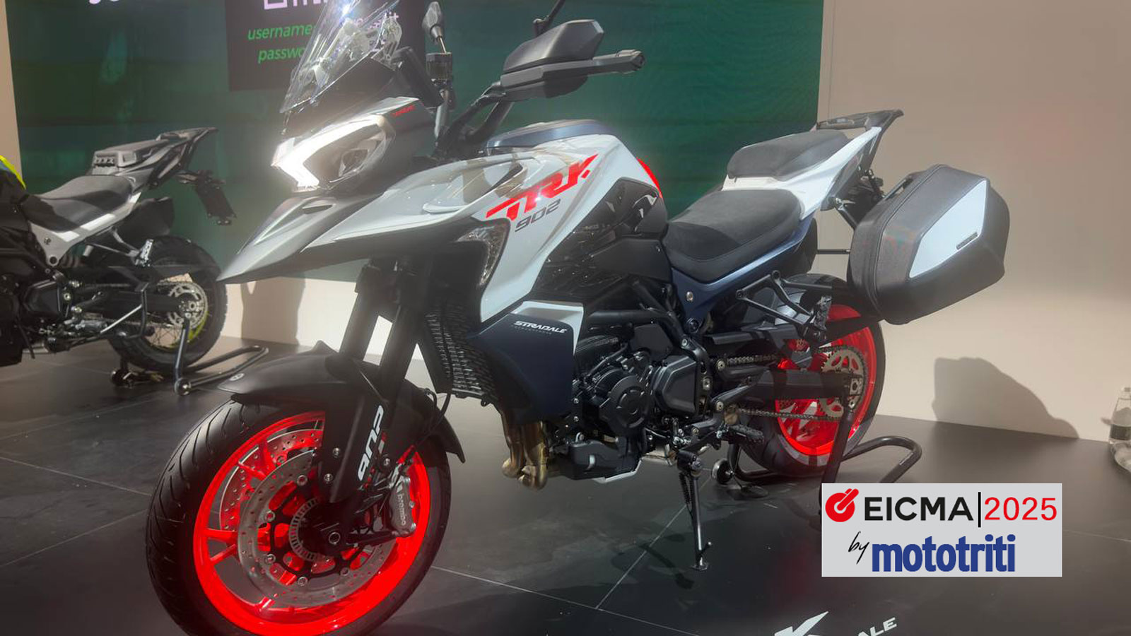  Benelli TRK 902 Stradale