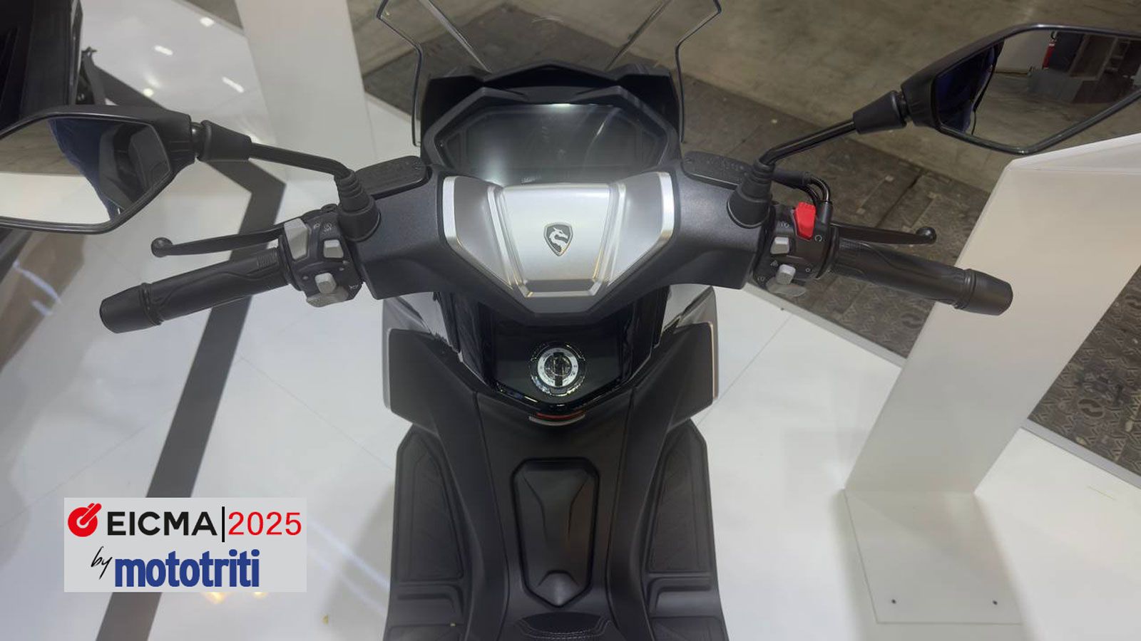 Το RT1 ξεχωρίζει χάρη στον πλούσιο ηλεκτρονικό εξοπλισμό του. Διαθέτει δικάναλο ABS, Traction Control και μπροστινή κάμερα HD 1080p, που λειτουργεί ως