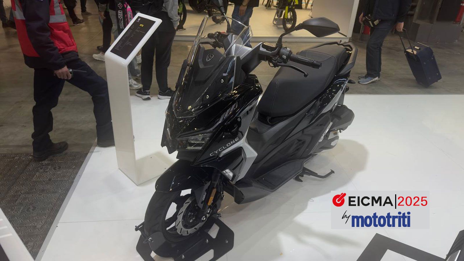 Σχεδιασμένο για καθημερινή χρήση και άνετες μετακινήσεις εντός πόλης, το RT1 υιοθετεί μοντέρνες σπορ γραμμές, με αιχμηρό φέρινγκ, μεγάλη ζελατίνα και 