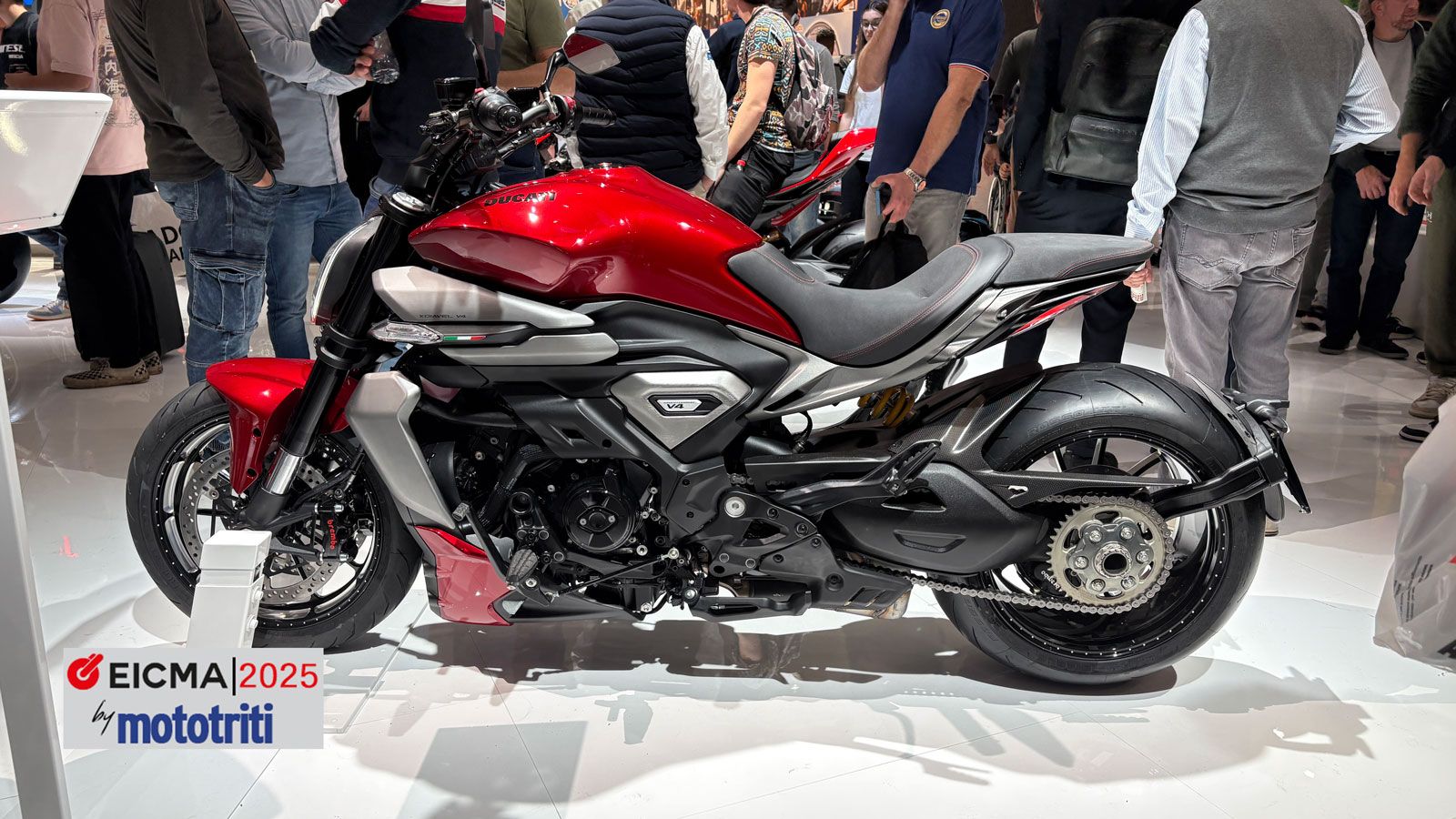 Στην καρδιά της βρίσκεται ο τετρακύλινδρος κινητήρας Desmosedici Stradale των 1.103 κ.εκ., που αποδίδει 179 ίππους στις 11.750 σ.α.λ. και 12,2 kgm ροπ