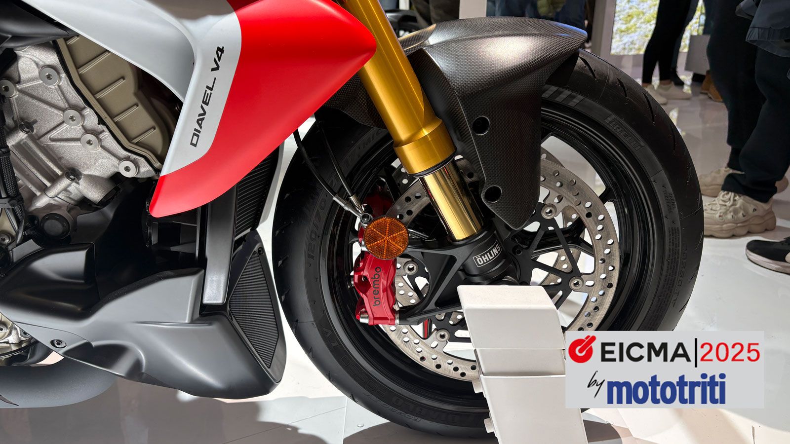 Η εμφάνιση της Diavel V4 RS αποπνέει επιθετικότητα και φινέτσα. Ξεχωρίζει με την αποκλειστική βαφή RS, τα ανθρακονημάτινα φτερά, εισαγωγές και ουρά, τ