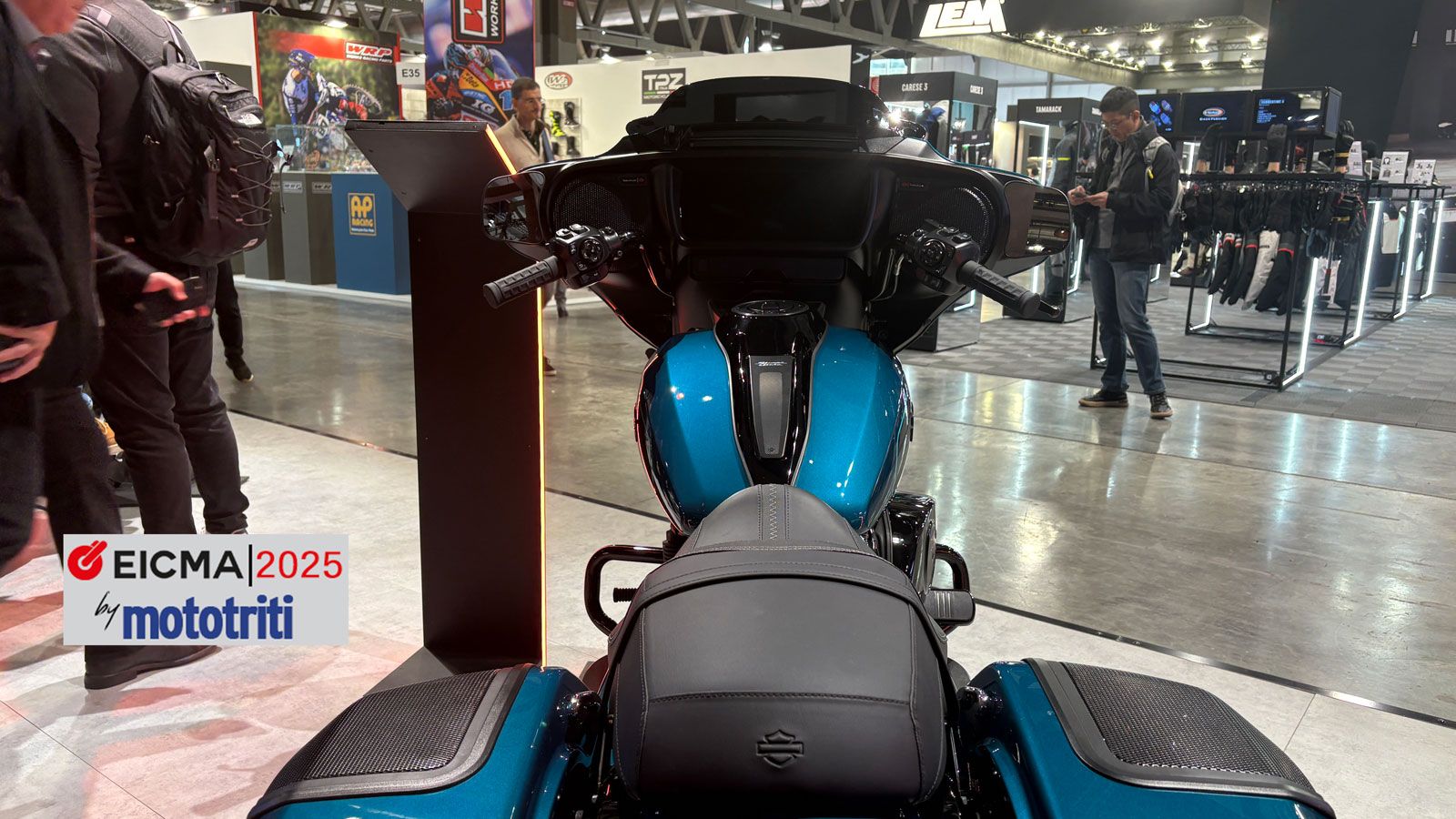 Η νέα οθόνη 12,3 ιντσών Skyline OS είναι το τεχνολογικό κέντρο της Street Glide 2026. Από κοντά μοιάζει περισσότερο με high-end infotainment αυτοκινήτ