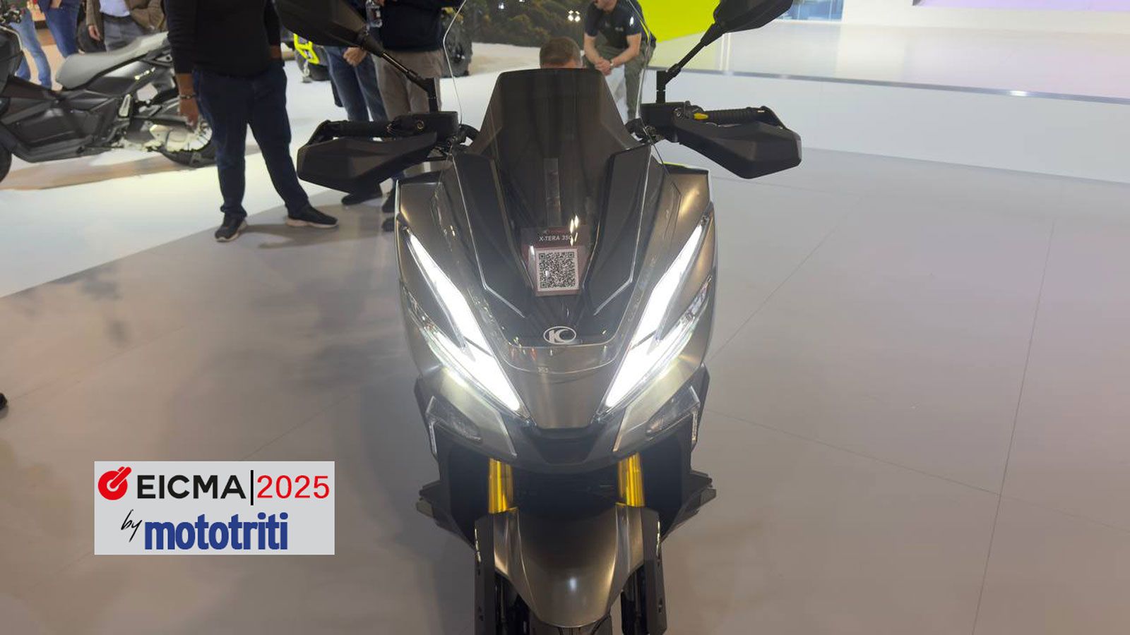 Το γράμμα “Χ” στο όνομά του δεν είναι τυχαίο – δηλώνει εξόρμηση, δρόμους πέρα από την άσφαλτο και έναν πιο περιπετειώδη χαρακτήρα. 