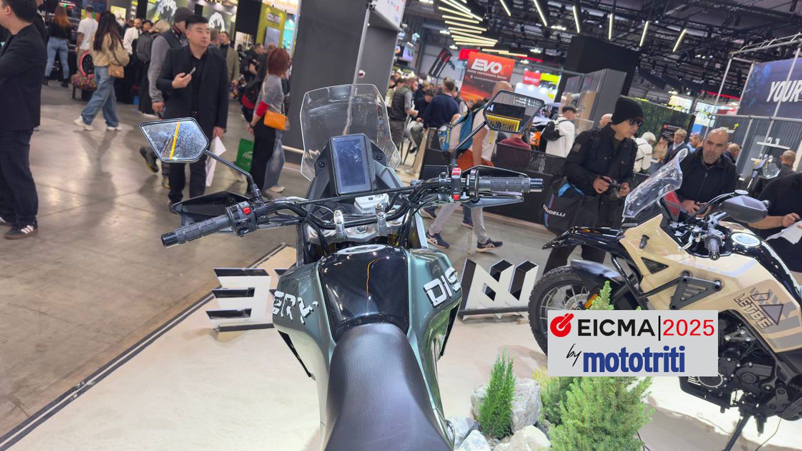 Το μοντέλο που εκτέθηκε στο Μιλάνο είχε ύψος σέλας 858 mm και βάρος που δεν ανακοινώθηκε, ενώ η συνολική του διάταξη παρέπεμπε σε κλασική μοτοσυκλέτα 