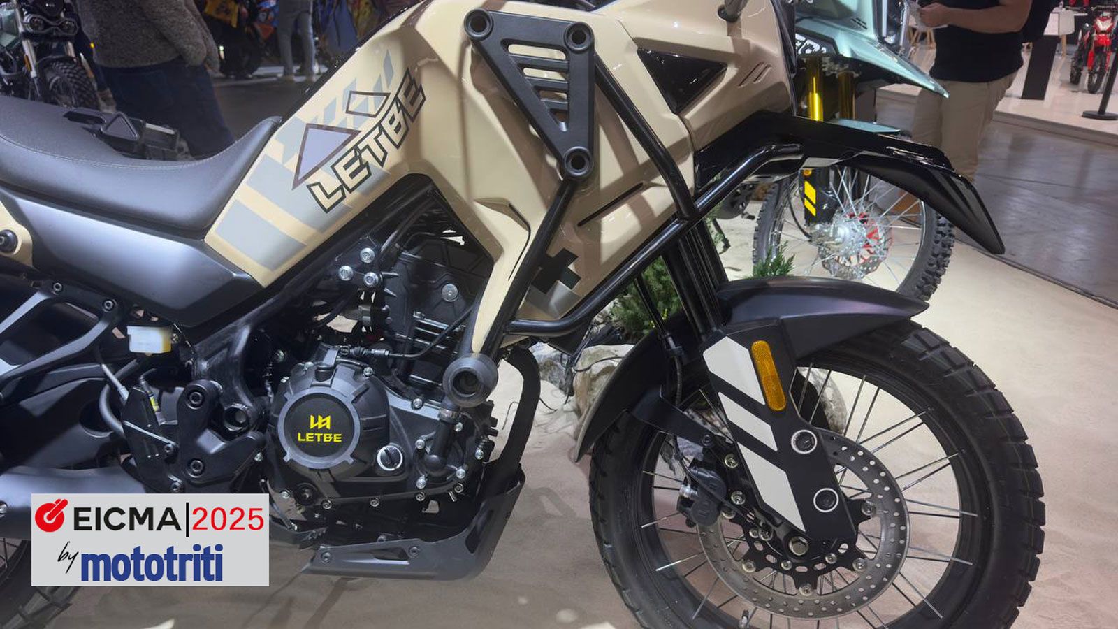 Τα φρένα αποτελούνται από δίσκο εμπρός και πίσω, ενώ η ανάρτηση έχει μεγάλη διαδρομή, προσφέροντας επαρκή απόσβεση σε λακκούβες και χαλίκια. 