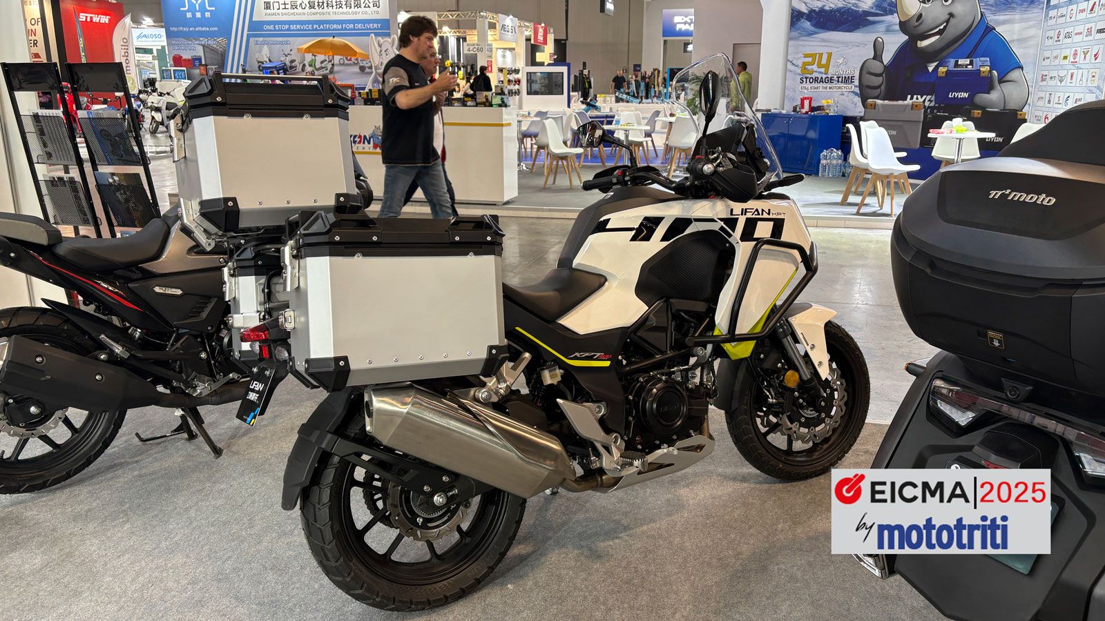 Το KPT400 κινείται από έναν νέο δικύλινδρο σε σειρά κινητήρα 378 cc, με 8 βαλβίδες, υγρόψυξη και EFI ψεκασμό, που αποδίδει 33 kW (44,2 ίππους) στις 9.