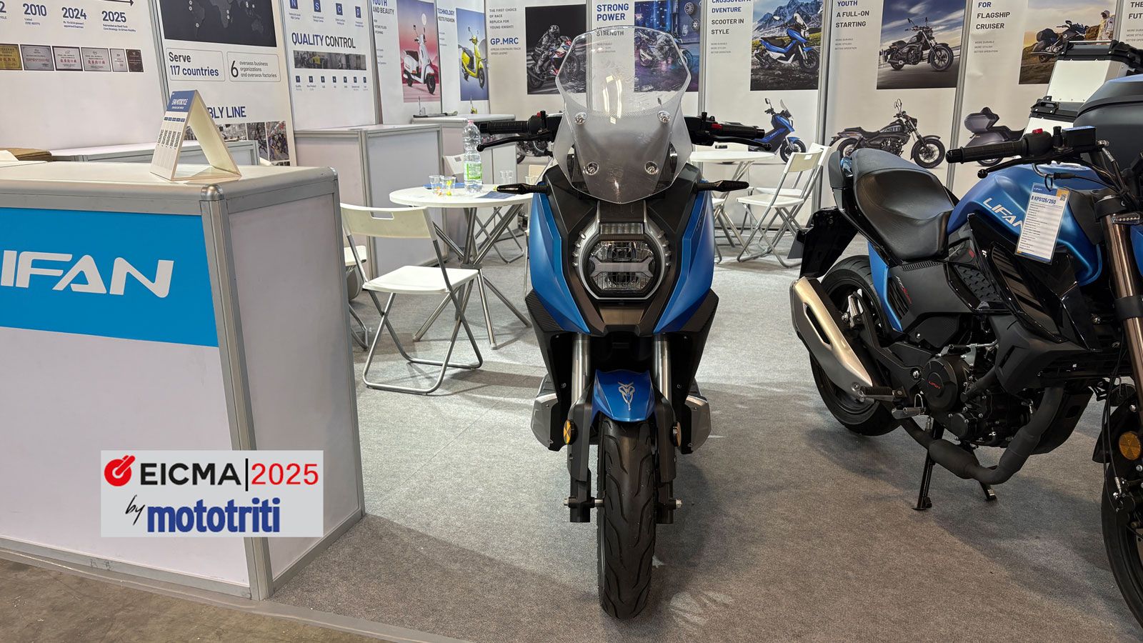 Το μοντέλο ξεχώριζε στο περίπτερο της εταιρείας χάρη στη γωνιώδη σχεδίαση, το ψηλό φέρινγκ με LED προβολέα και την ψηλή ζελατίνα, στοιχεία που το κάνο