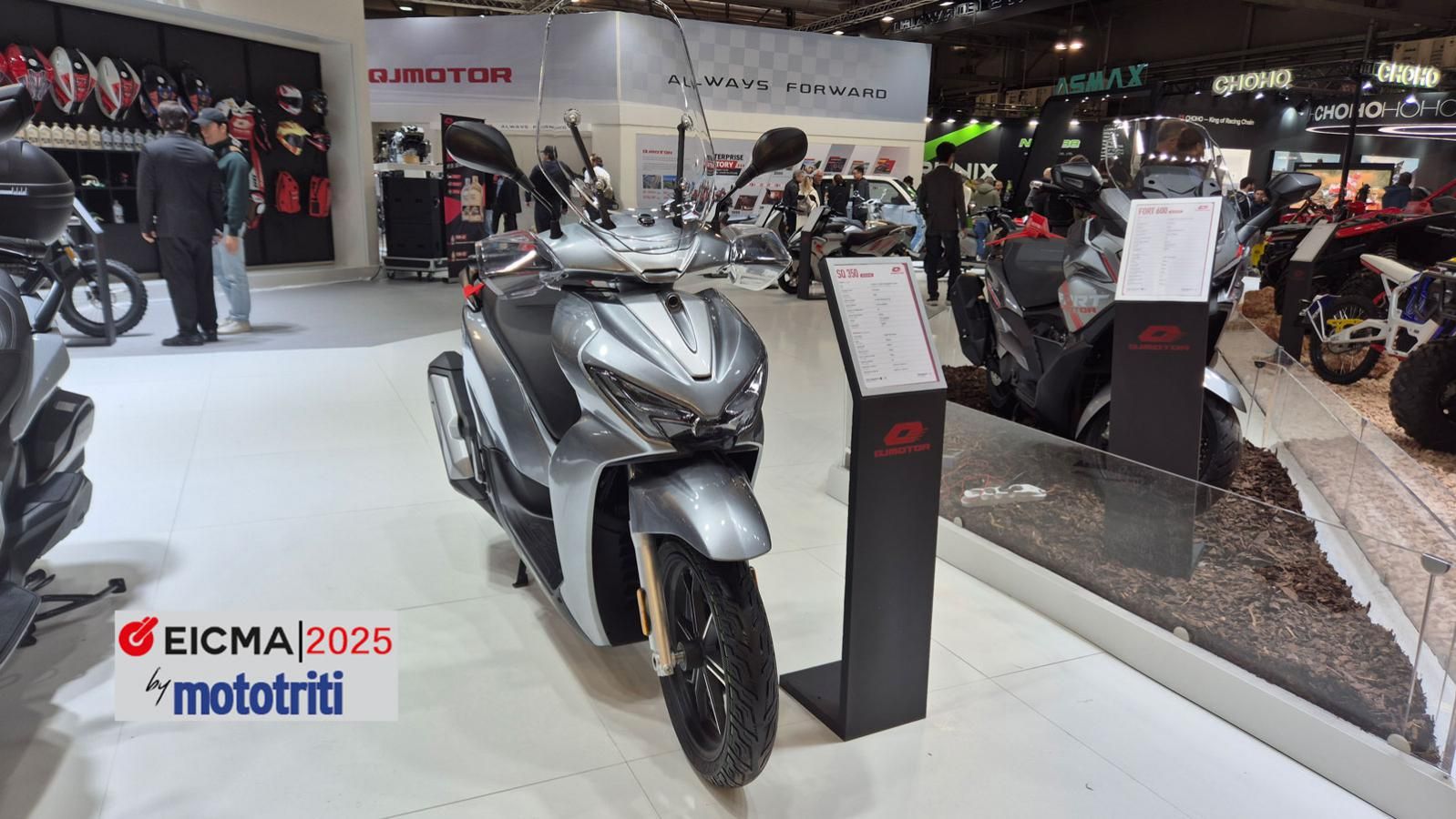 Το ρεζερβουάρ 10 λίτρων και η ζελατίνα μεγάλης διάστασης προσθέτουν πρακτικότητα, ενώ ο πίνακας οργάνων διαθέτει ψηφιακή οθόνη με όλες τις βασικές ενδ