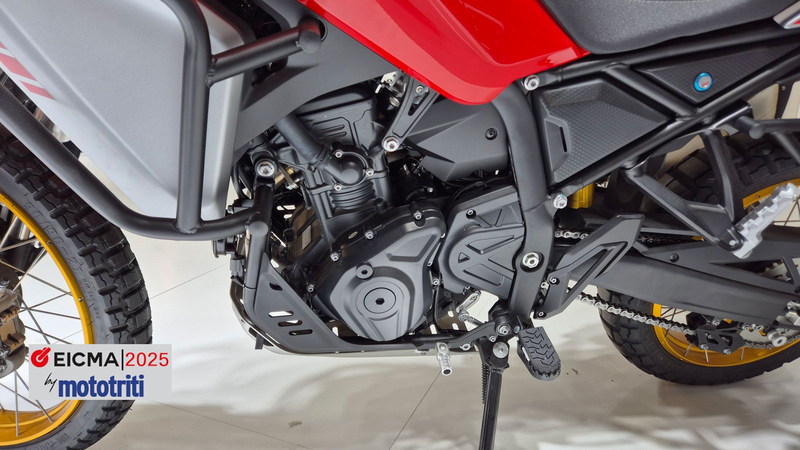 Στην καρδιά της SRT 450 RX βρίσκεται ένας δικύλινδρος εν σειρά κινητήρας 449,5 cc, 8βάλβιδος DOHC, υγρόψυκτος, που αποδίδει 35 kW (47,6 ίππους) στις 9