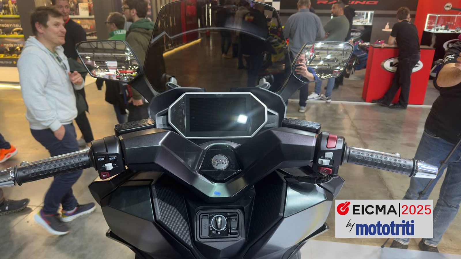 Η τεχνολογία βρίσκεται στον πυρήνα της νέας γενιάς Cruisym. Μπροστά από τον αναβάτη δεσπόζει μια TFT οθόνη 7 ιντσών με λειτουργίες συνδεσιμότητας, πλο