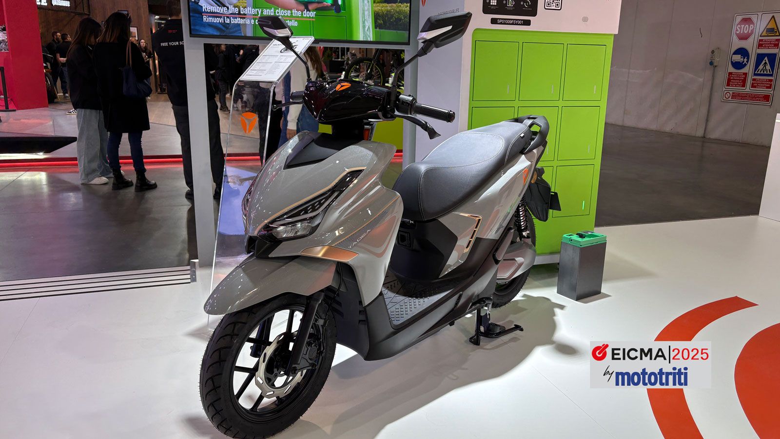 Επιπλέον, οι τροχοί για την απλή έκδοση είναι στις 10 ίντσες εμπρός και πίσω, ενώ στην έκδοση Η, έχουμε 12 ιντσών μπροστινό τροχό. Στα στοιχεία που πα