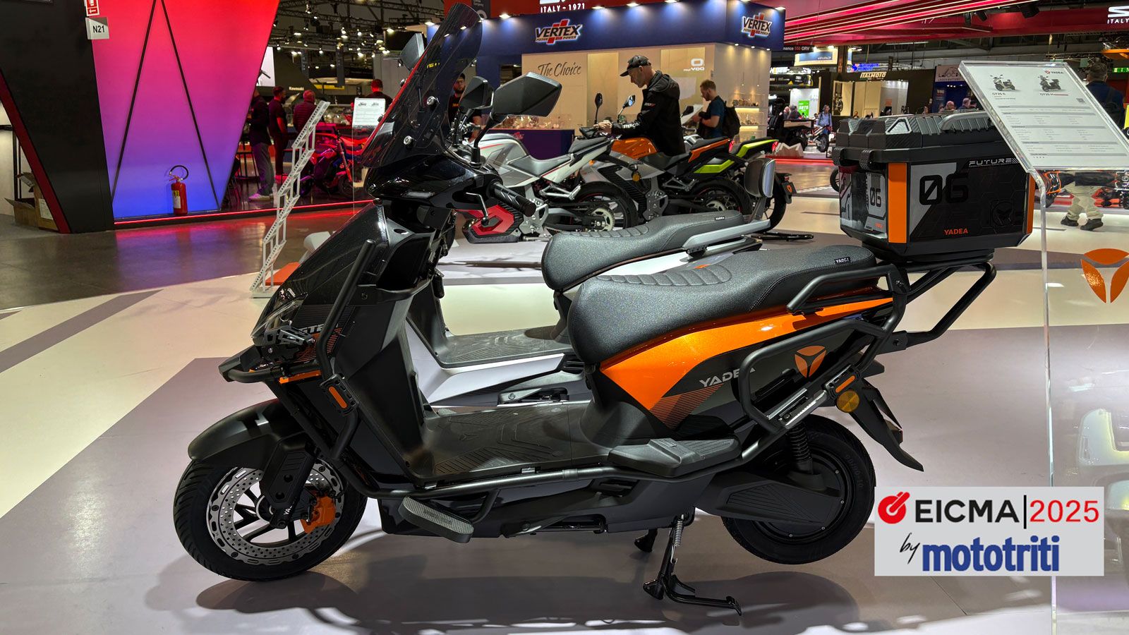 Το GT25 που παρουσιάστηκε στο φετινό περίπτερο της YADEA στην  EICMA, συνδυάζει ένα κινητήρα στα 2200W και για την τροφοδοσία, μια μπαταρία γραφενίου 