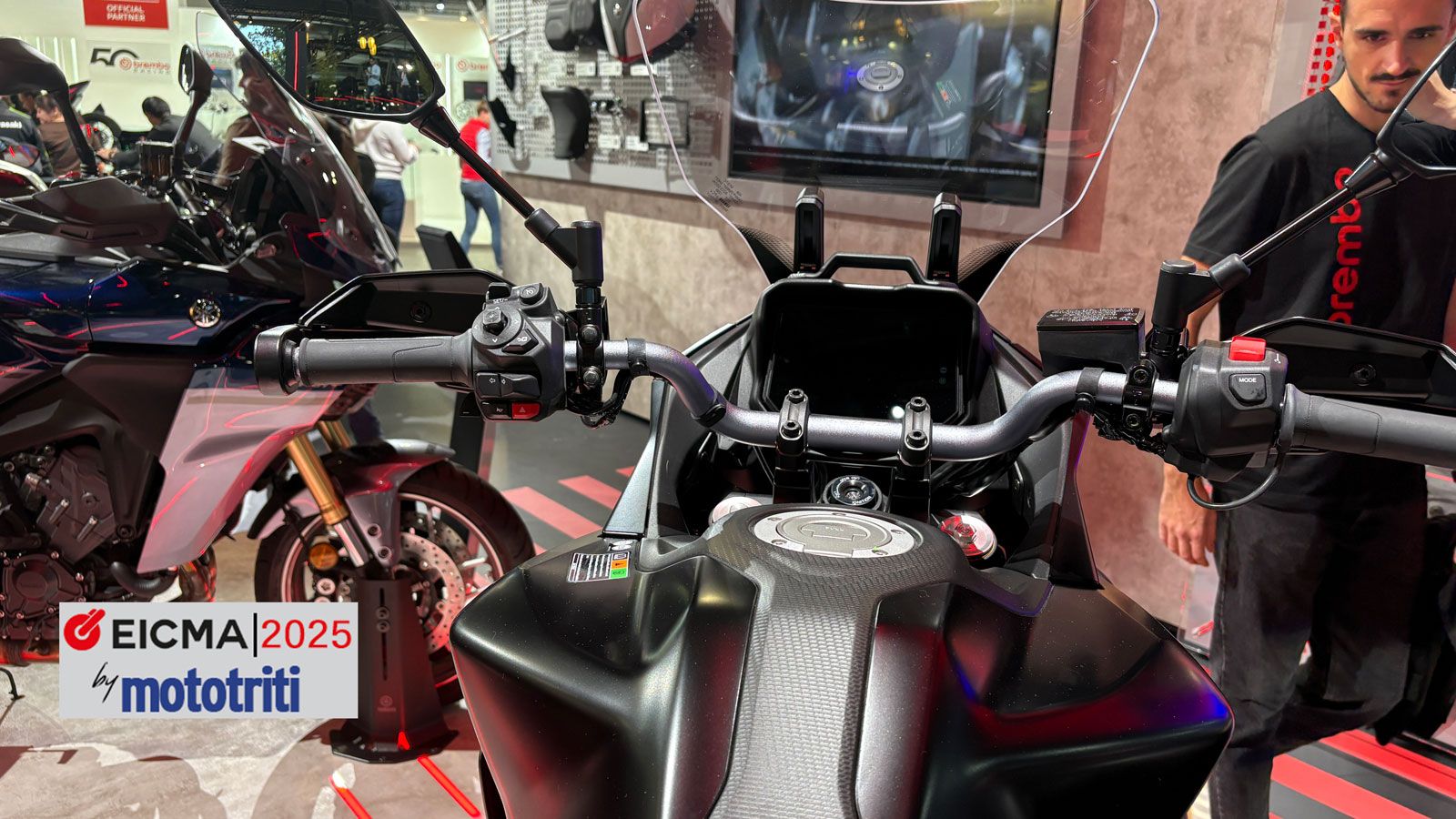 Πρόκειται για ένα ημιαυτόματο κιβώτιο ταχυτήτων που επιτρέπει στον αναβάτη να επιλέγει είτε χειροκίνητη λειτουργία μέσω διακόπτη στο τιμόνι είτε πλήρω