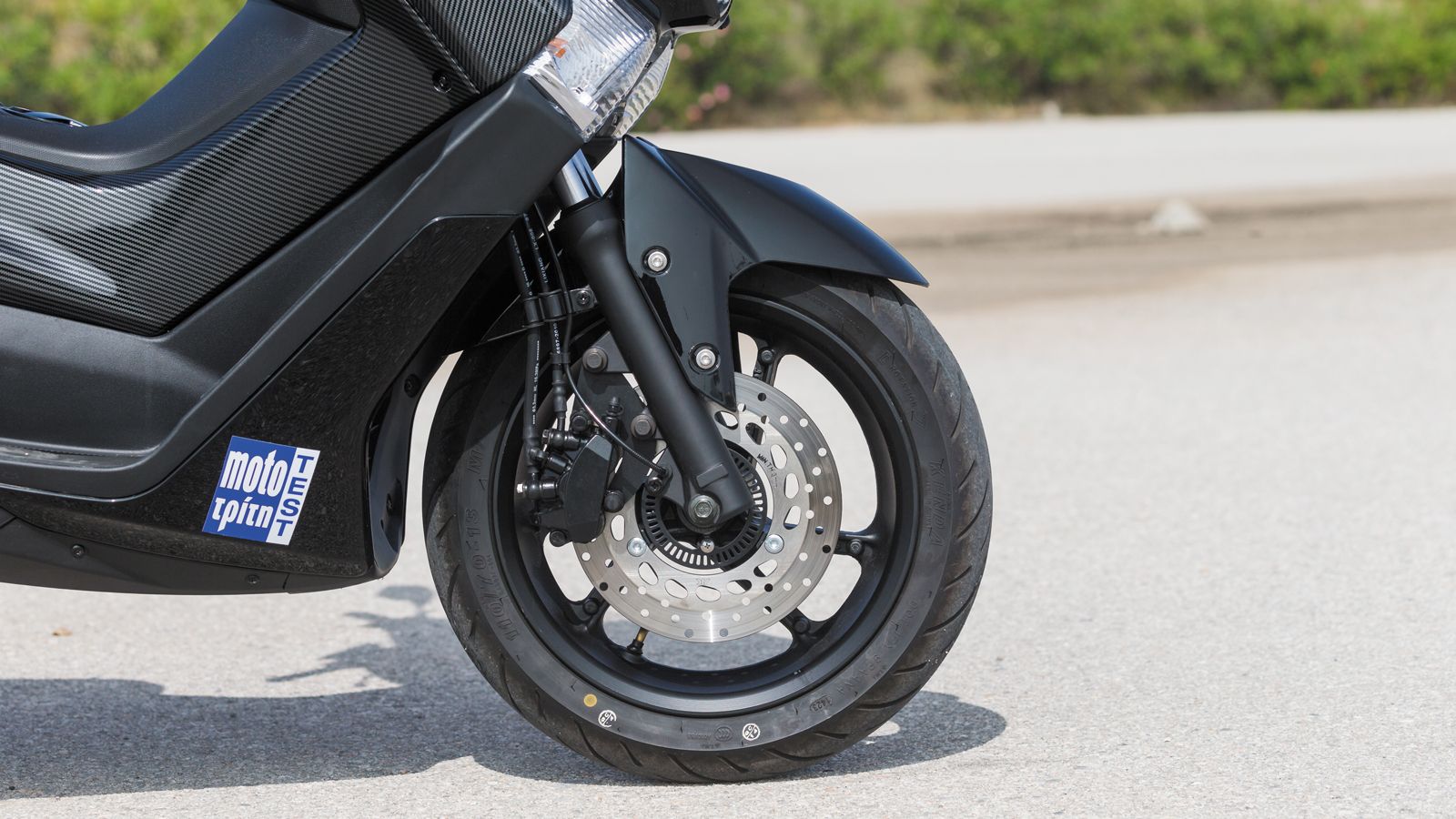 Δισκόφρενα εμπρός.