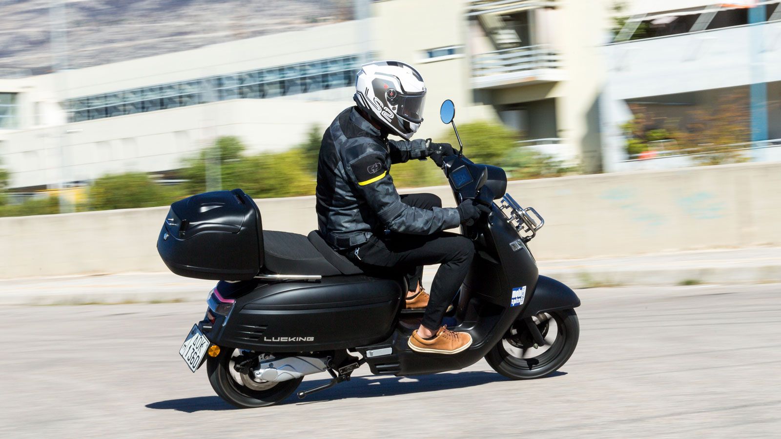 Η ναυαρχίδα της EMW, μίας εταιρείας με την πιο μακροσκελή ιστορία στην ηλεκτροκίνηση στη χώρα μας, ονομάζεται Lucking Pro, αποκτά δύο μεγάλες μπαταρίε