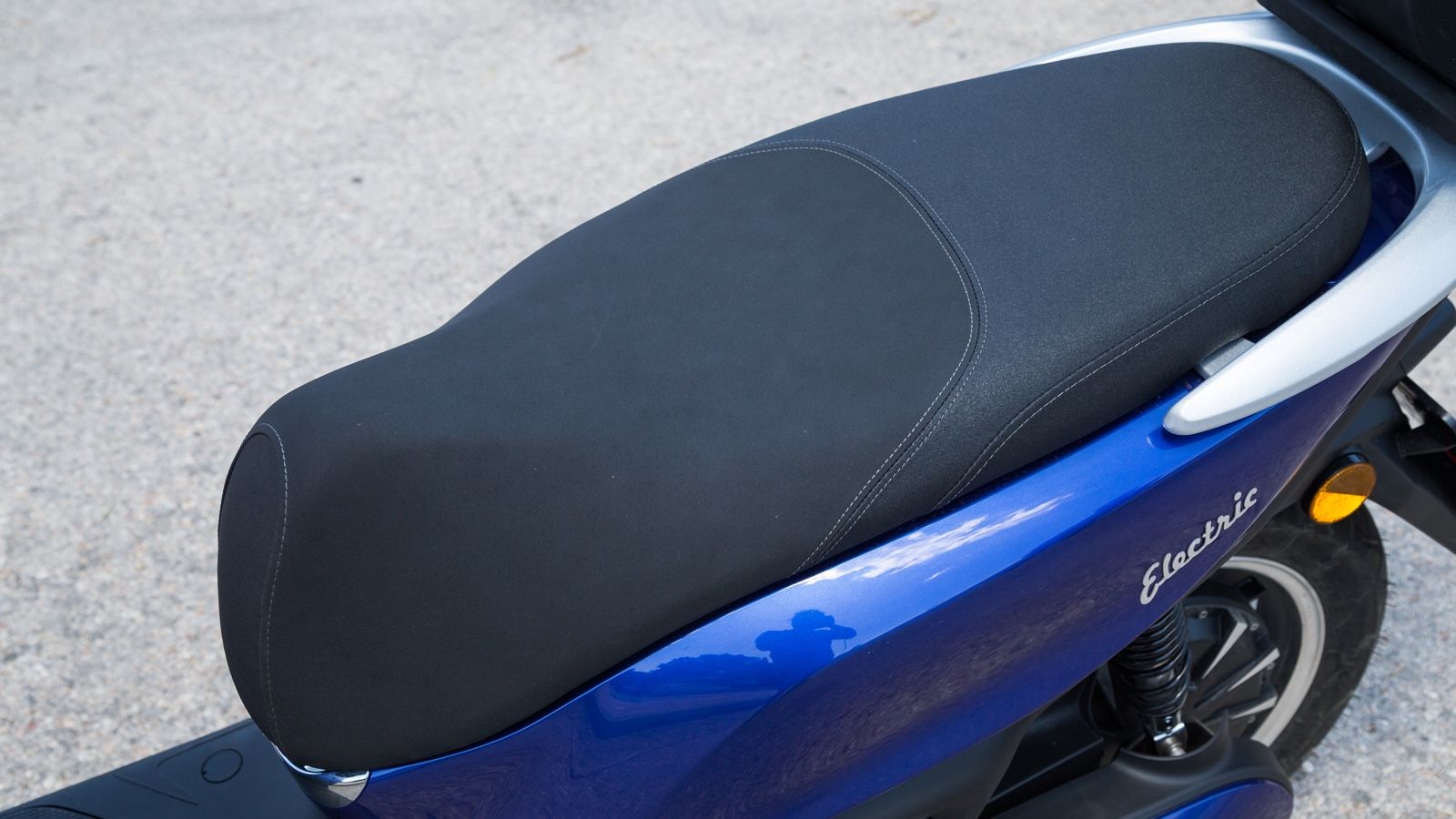 Σέλα ικανή να φιλοξενήσει δύο αναβάτες.