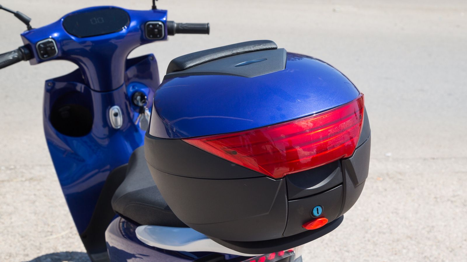 Μπαγκαζιέρα στο βασικό εξοπλισμό που επεκτείνει τον αποθηκευτικό χώρο.