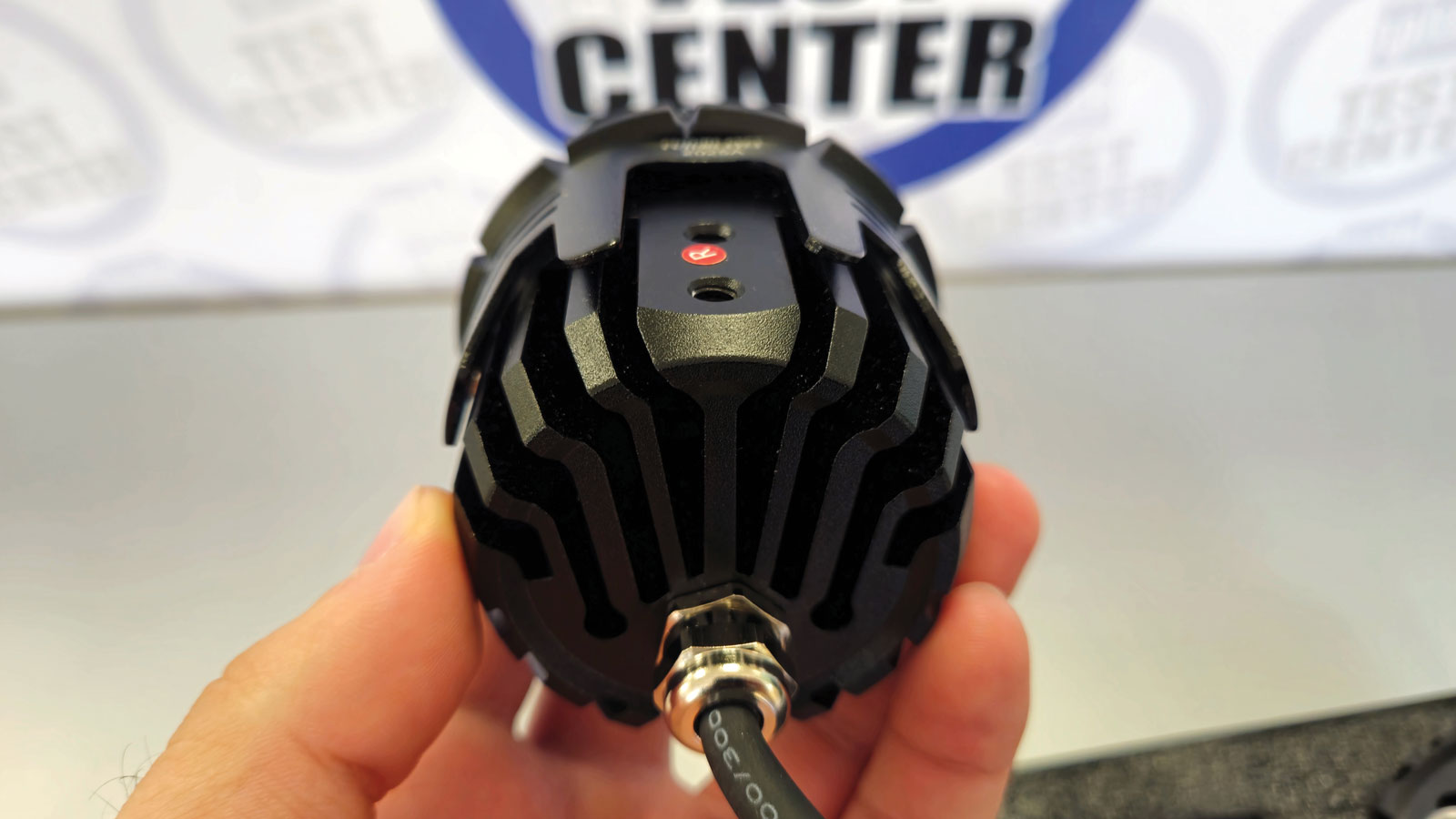 Το αλουμινένιο σώμα ενιαίας χύτευσης των Future Eyes F20P, έχει δεχθεί κατεργασία CNC, είναι ανθεκτικό και έχει εξαιρετικές ιδιότητες απαγωγής θερμότη