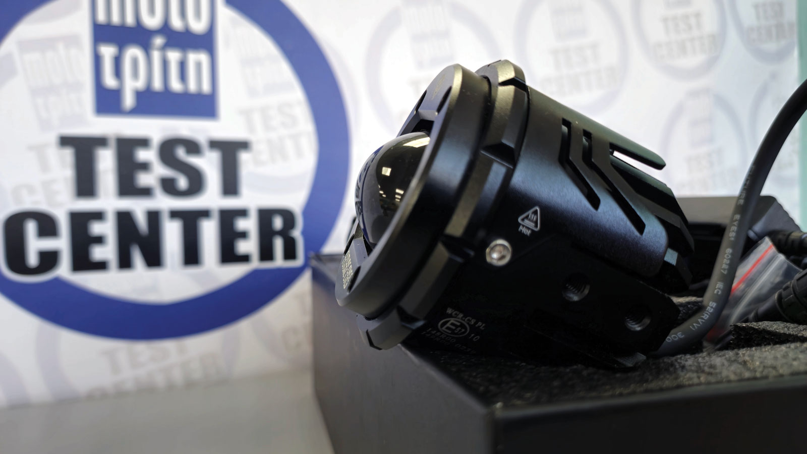 Ο κυρτός γυάλινος φακός των Future Eyes F20P δεν θαμπώνει και είναι εξαιρετικά ανθεκτικός. 