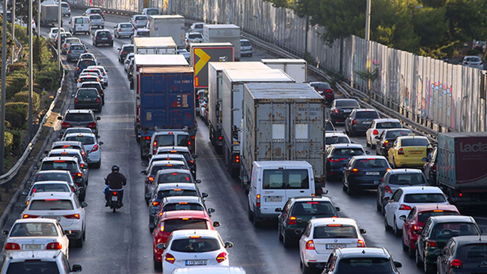 Ζεσταίνουν τις μηχανές των κινητοποιήσεων οι οδηγοί φορτηγών — Τι ζητούν από Κυρανάκη