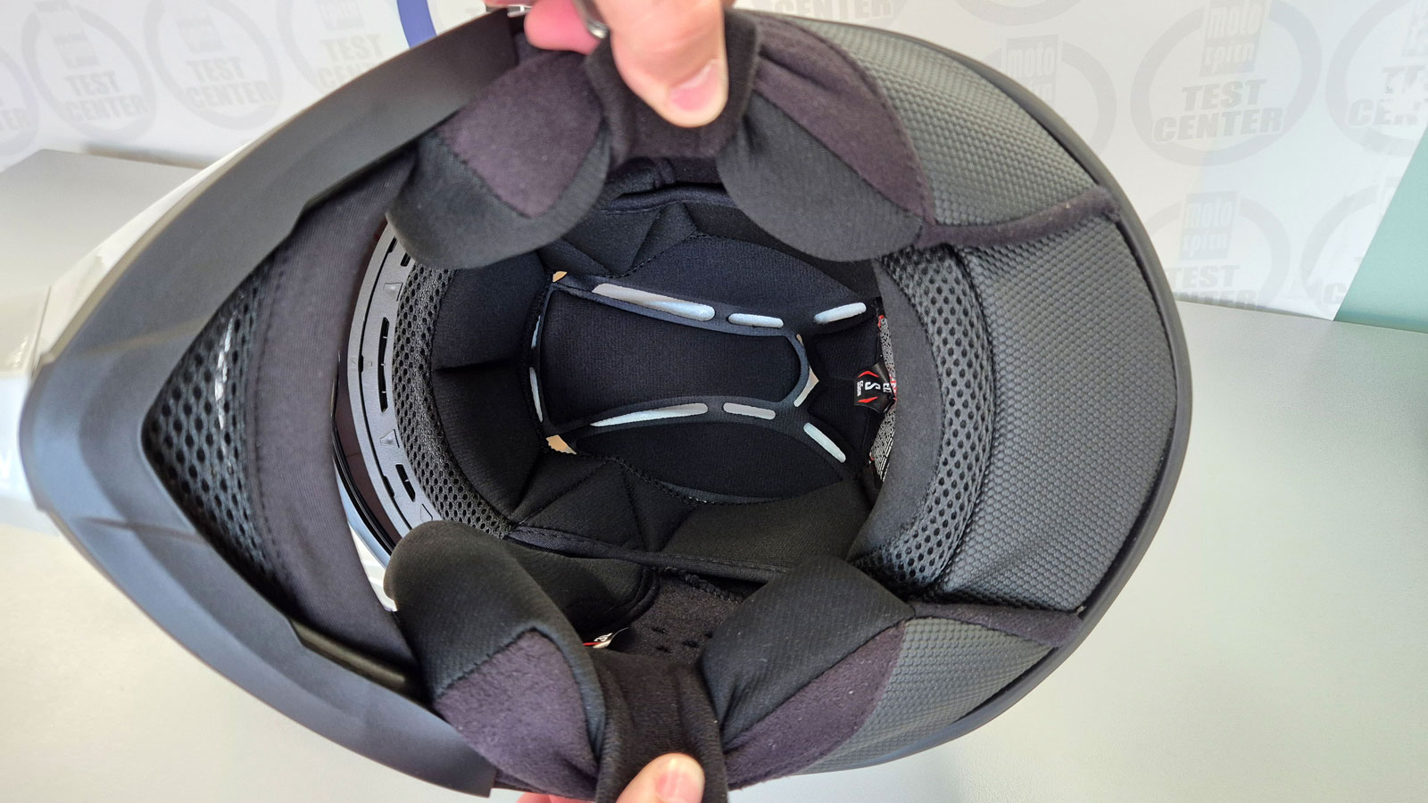 Εδώ βλέπετε την εσωτερική επένδυση του Fly Racing Trekker. 